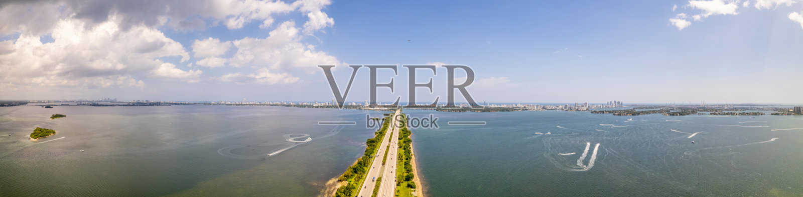 空中全景迈阿密朱莉娅塔特尔铜锣桥在比斯坎湾照片摄影图片