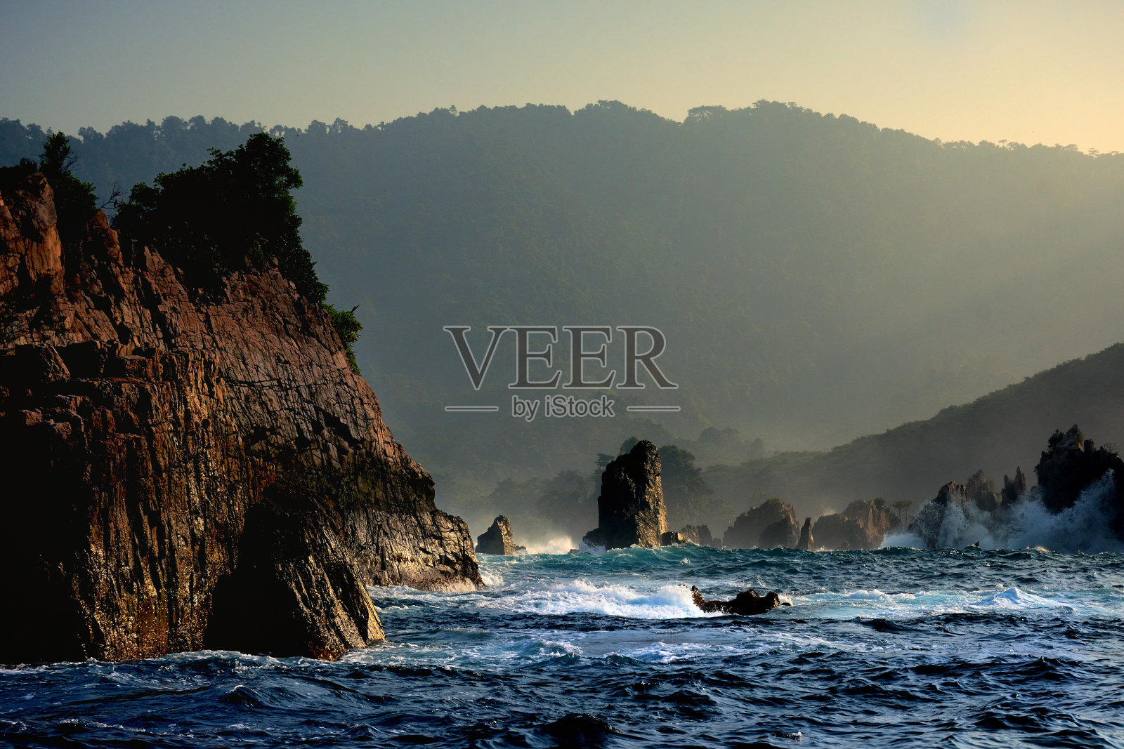 岩石和波照片摄影图片