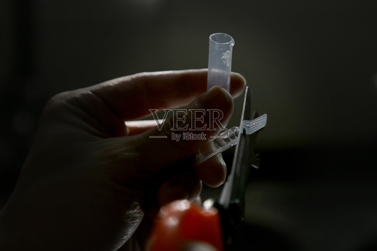 Covid-19抗原快速检测(口服液自检)照片摄影图片