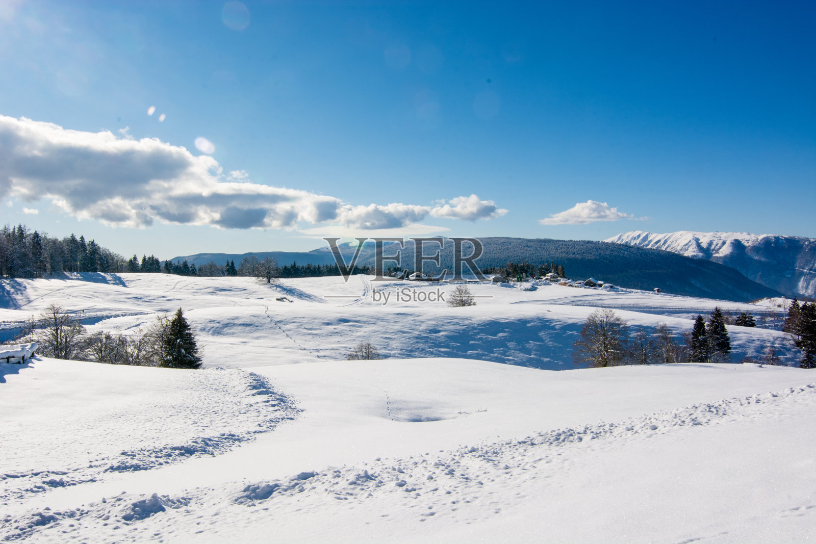 冬季的山景被皑皑白雪覆盖照片摄影图片