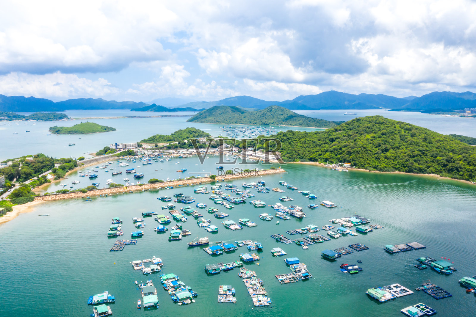 八仙岭郊野公园和三门仔新村以其海鲜市场和渔村餐馆而闻名照片摄影图片