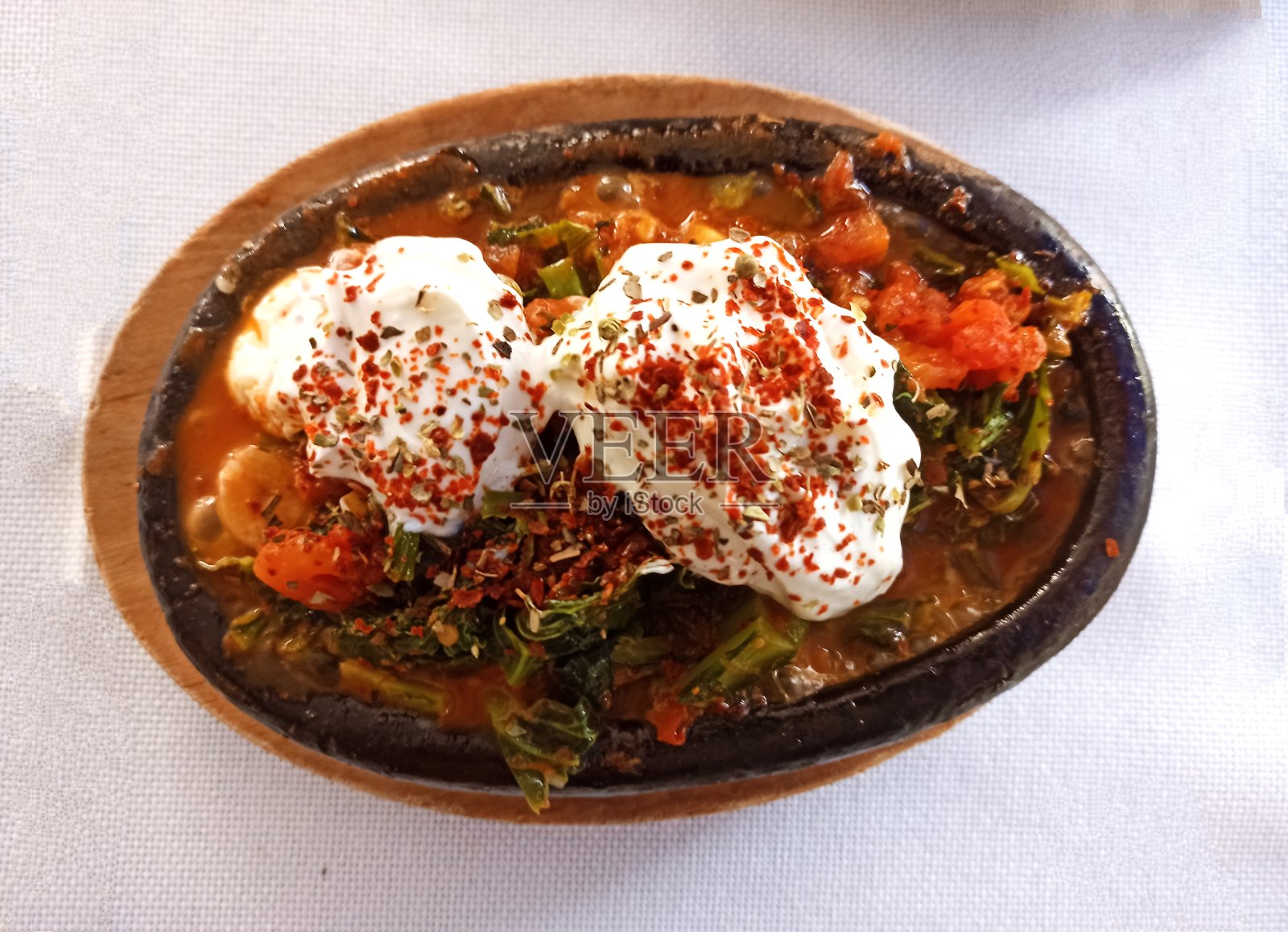 伊斯坦布尔土耳其传统的爱琴海香草酸奶砂锅照片摄影图片