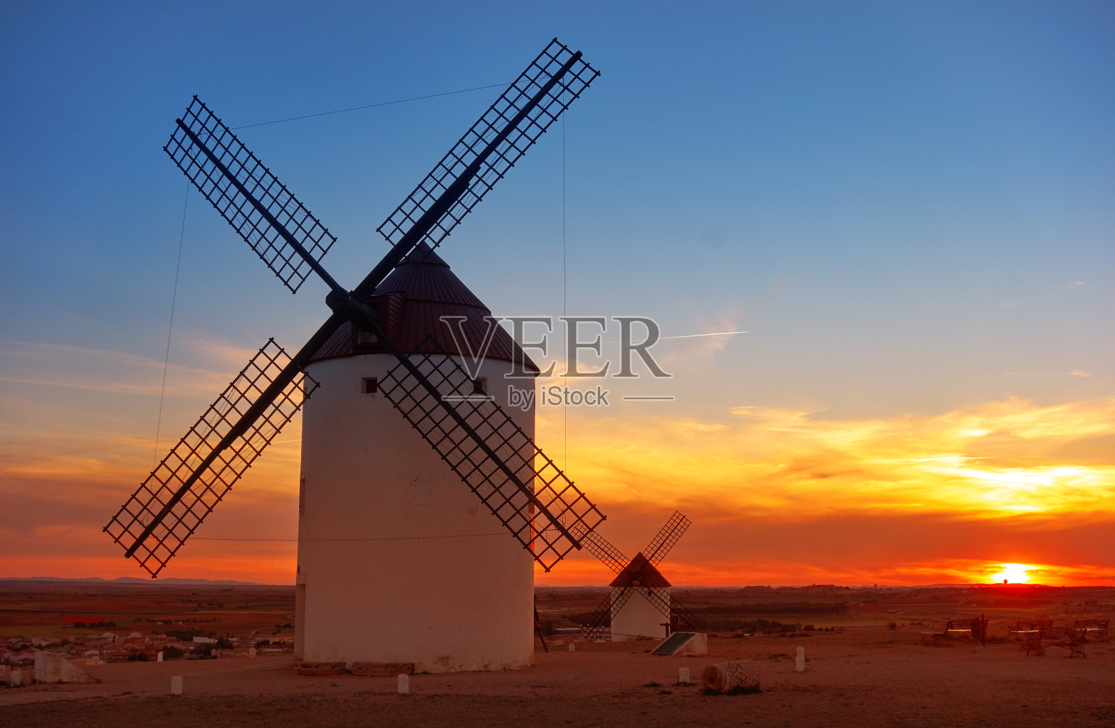 昆卡的Mota del Cuervo风车照片摄影图片