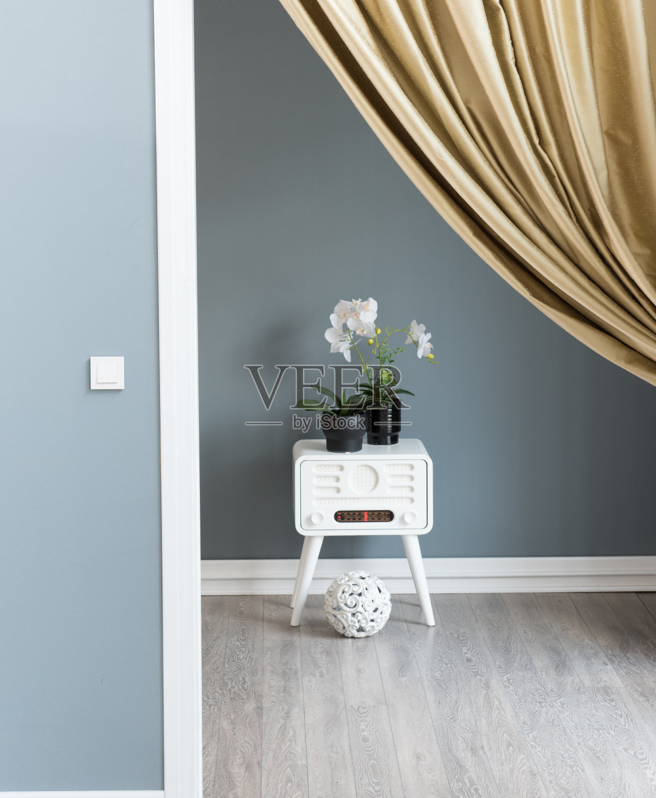 现代家庭室内客厅与灰色墙壁照片摄影图片