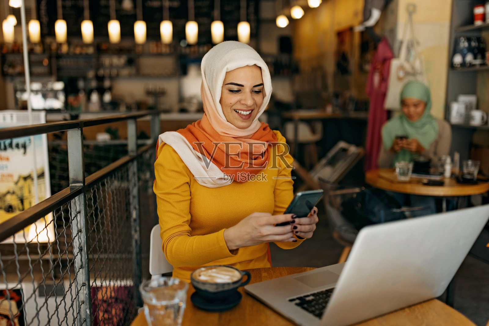 现代穆斯林妇女照片摄影图片