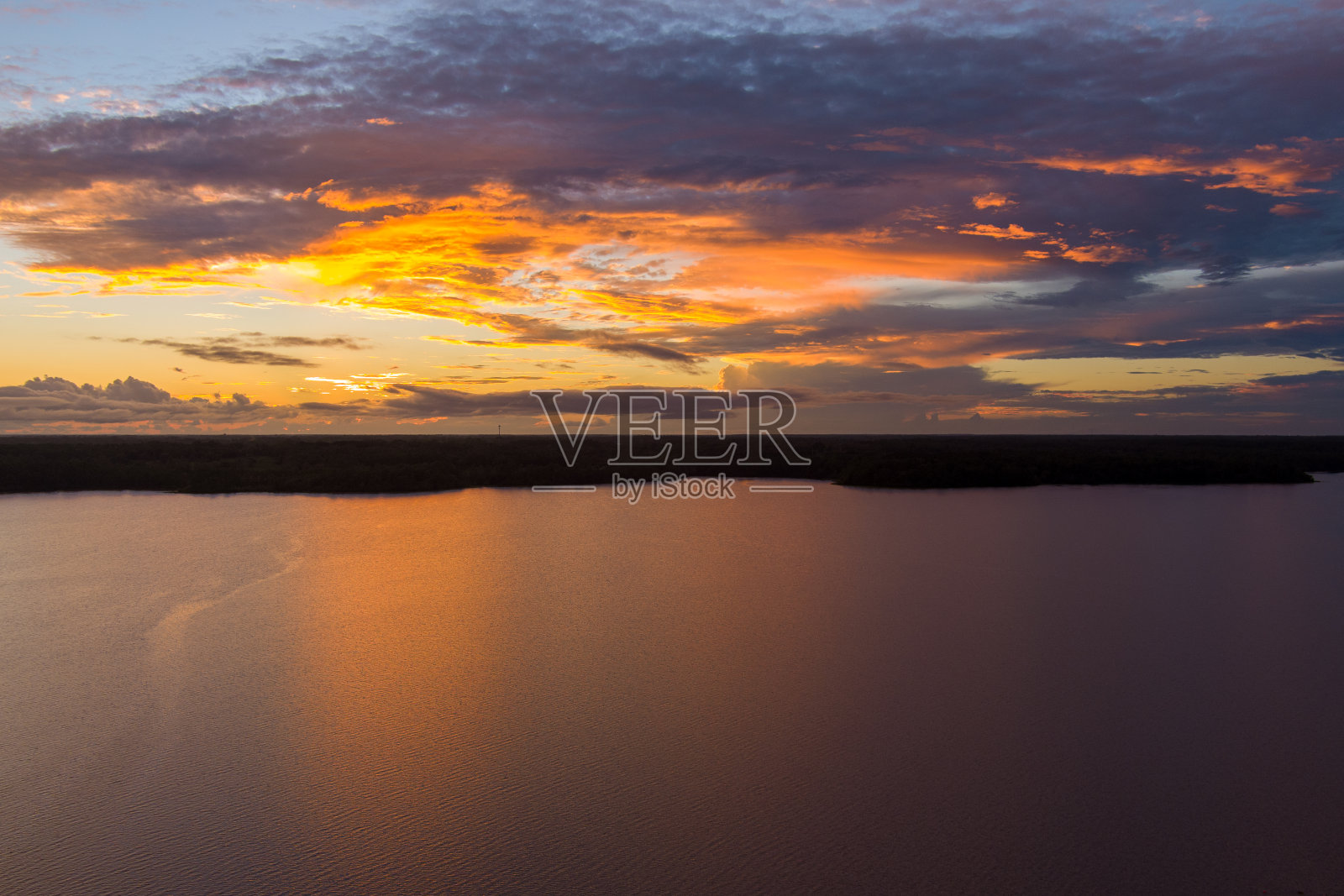 9月日落时的大溪湖照片摄影图片