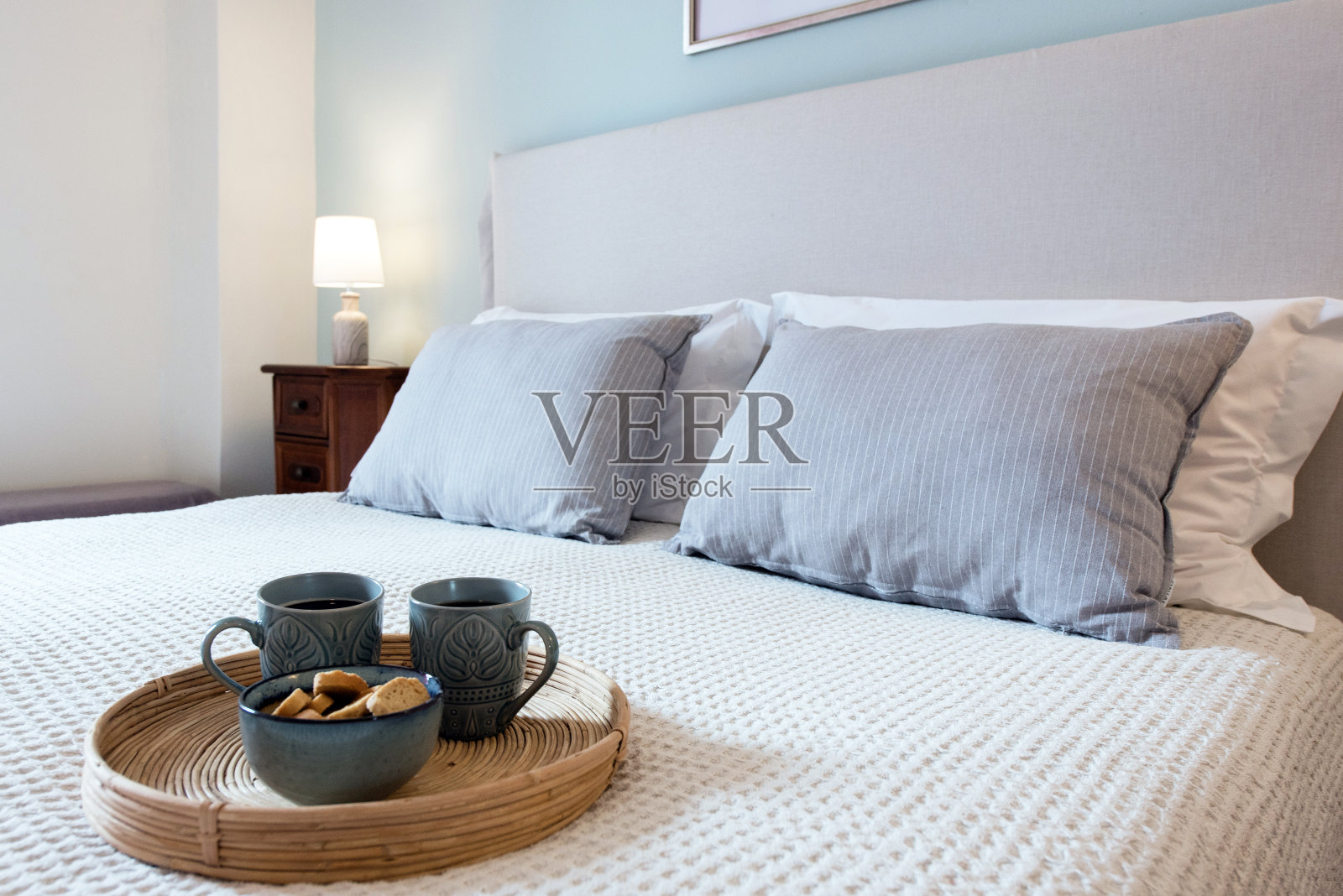 早餐在床上照片摄影图片