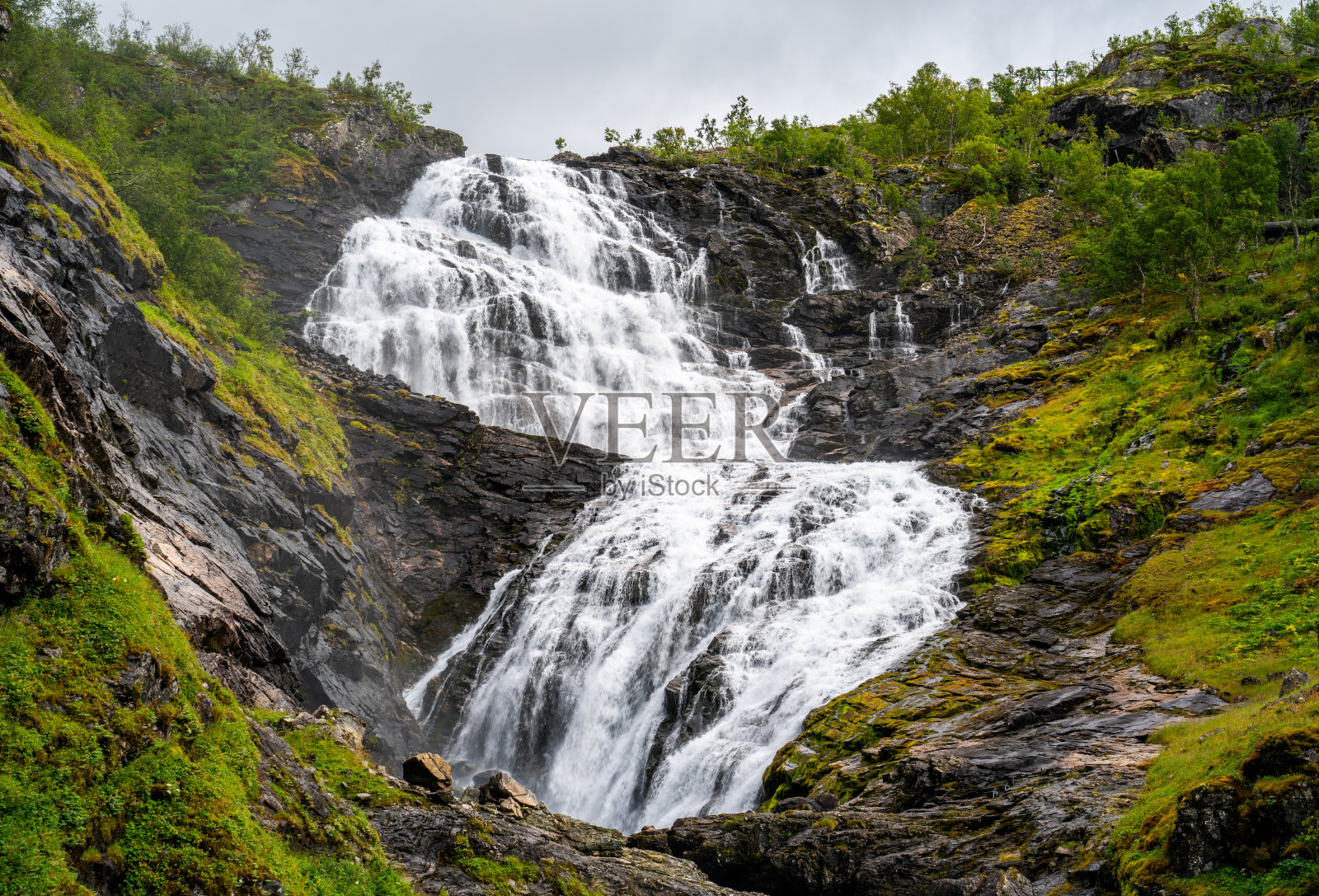 挪威Myrdal和Flam之间的大瀑布照片摄影图片