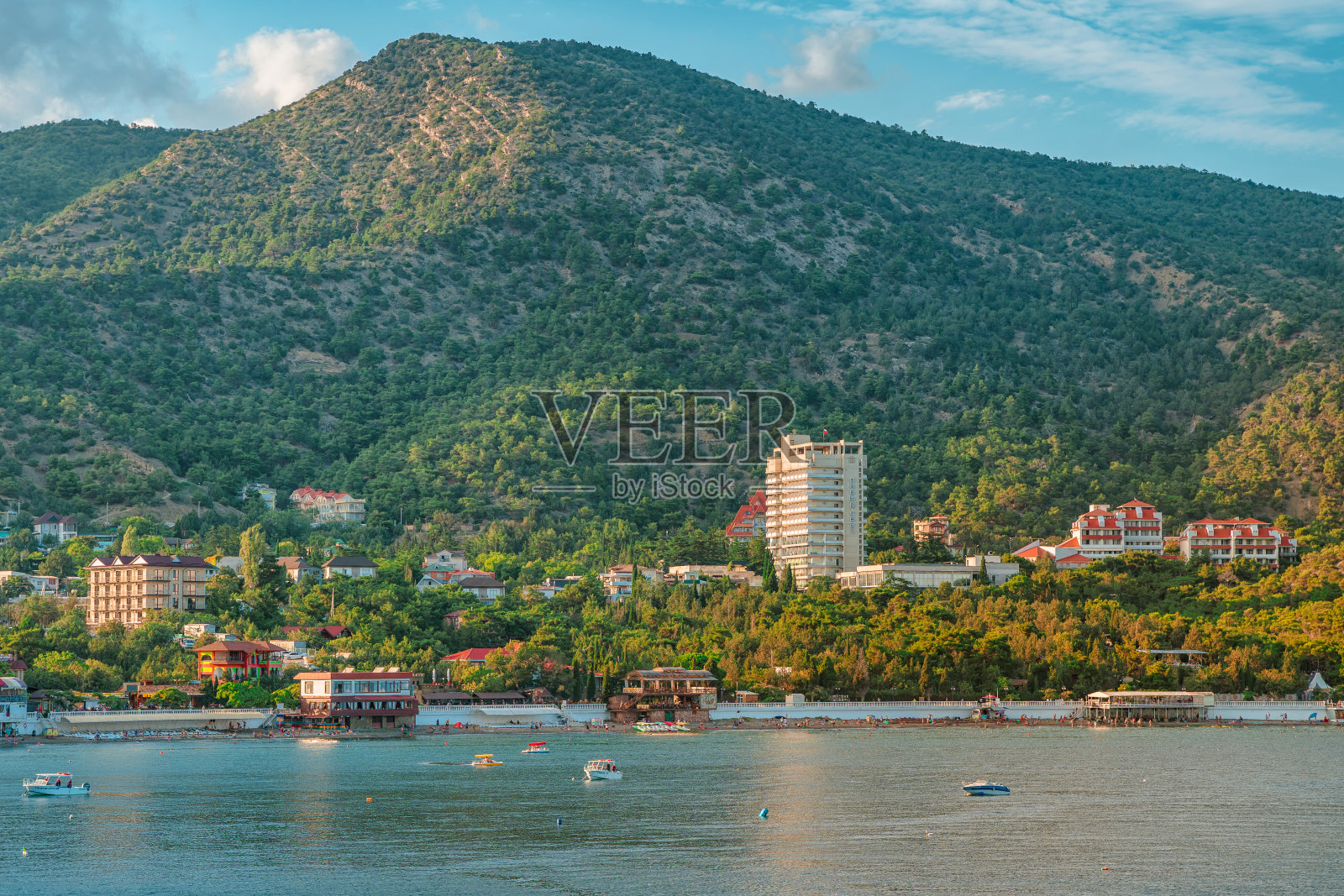 Golitsyn小径上美丽的海景,夏日的山景照片摄影图片