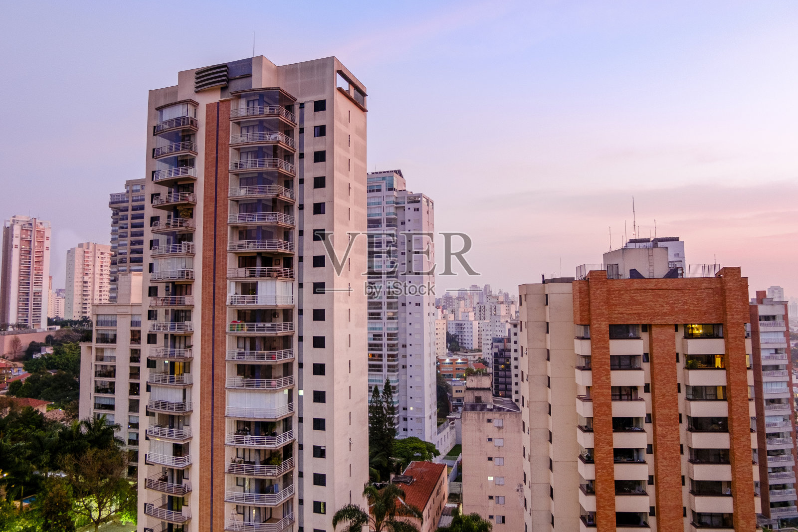 航拍的圣保罗日出图像。照片摄影图片