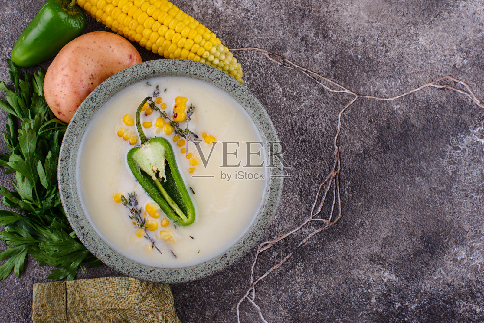 墨西哥玉米汤加墨西哥胡椒照片摄影图片