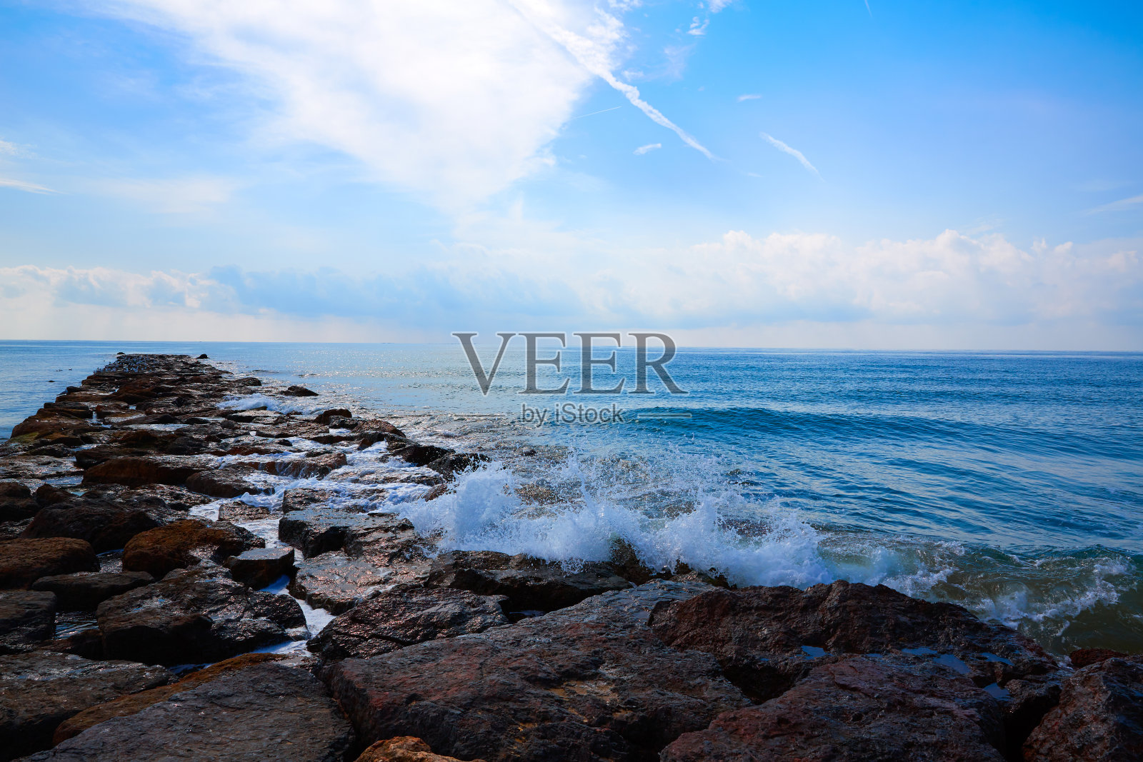 西班牙卡斯特隆的Burriana防波堤照片摄影图片