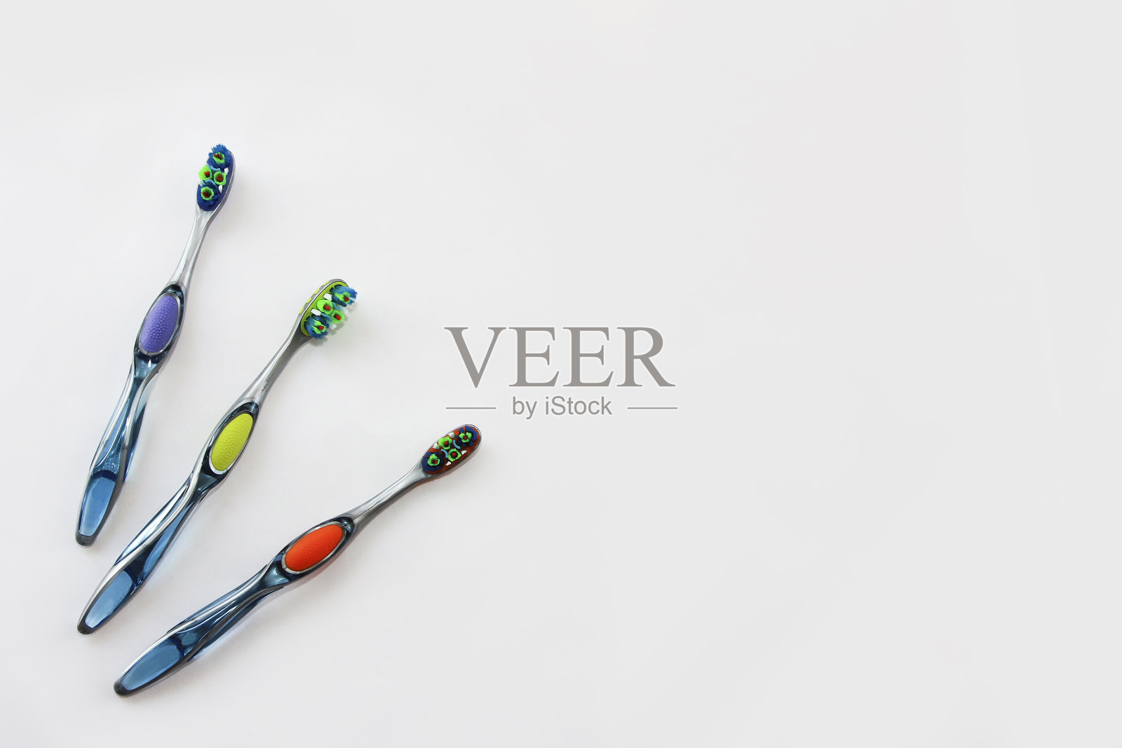 用来刷牙的彩色牙刷照片摄影图片