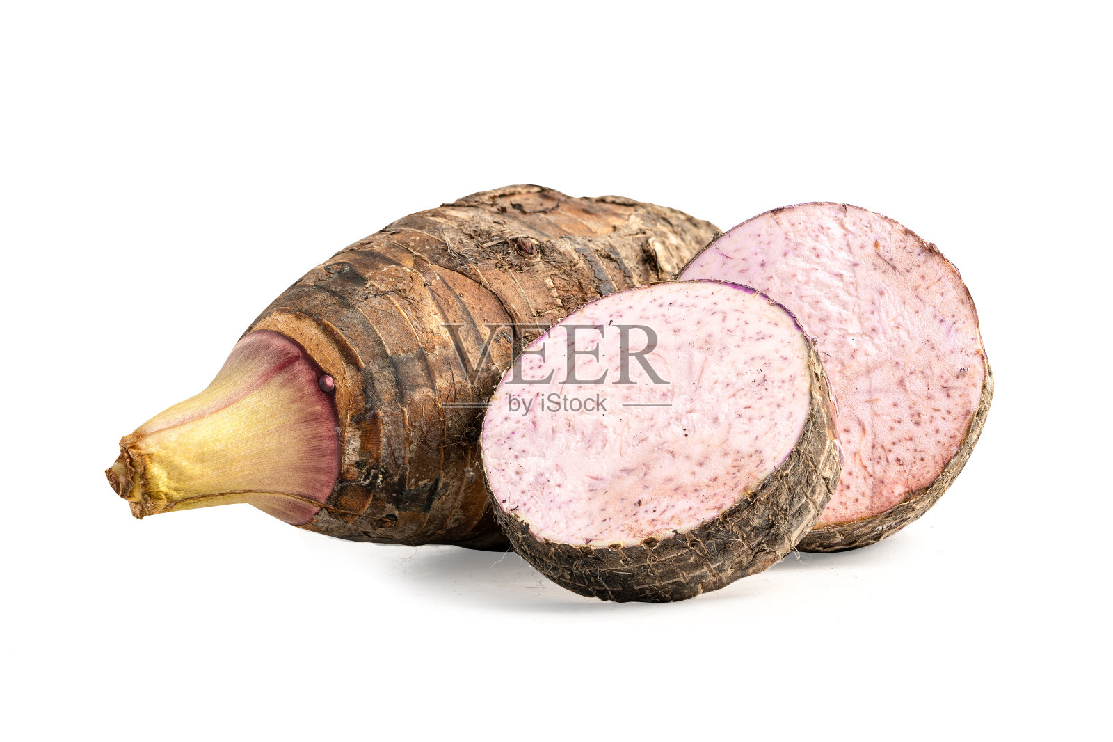 芋头和切片孤立在白色背景与剪切路径。照片摄影图片