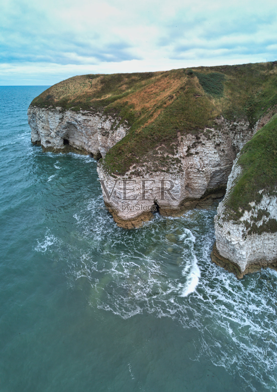 鸟瞰图的海悬崖和海岸线在Flamborough,约克郡,英国,英国照片摄影图片
