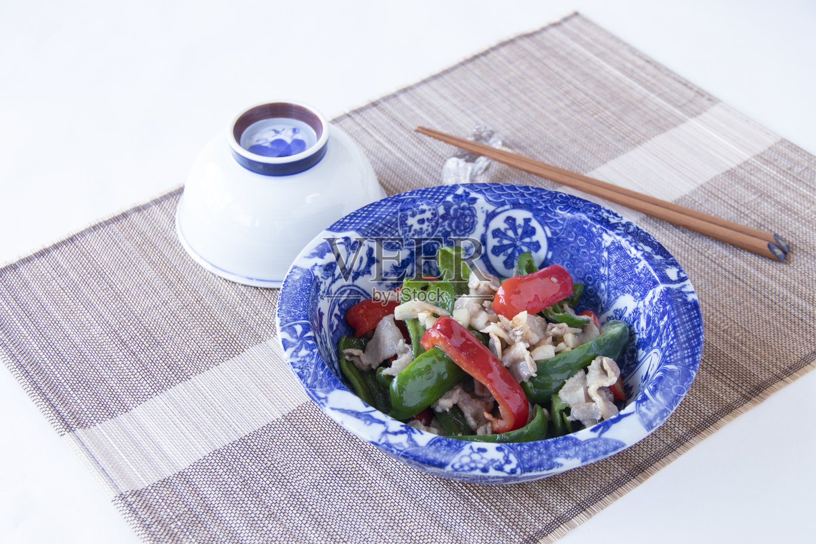 红椒青椒猪肉炒照片摄影图片