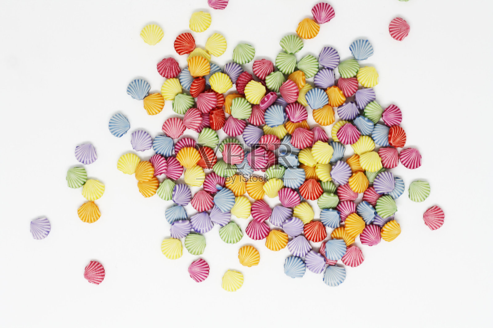 蛤壳形状的彩色珠子照片摄影图片