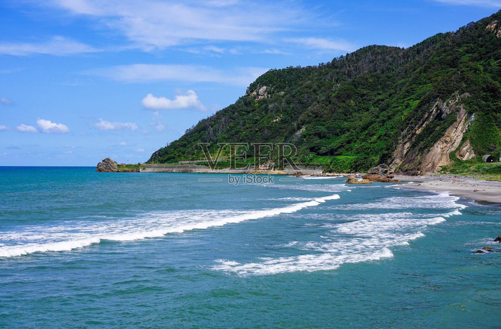 寺多港浦滨海岸越后Nanaura海滨线(新泻县长冈市寺多港滨水),可以看到日本海的壮观景色照片摄影图片
