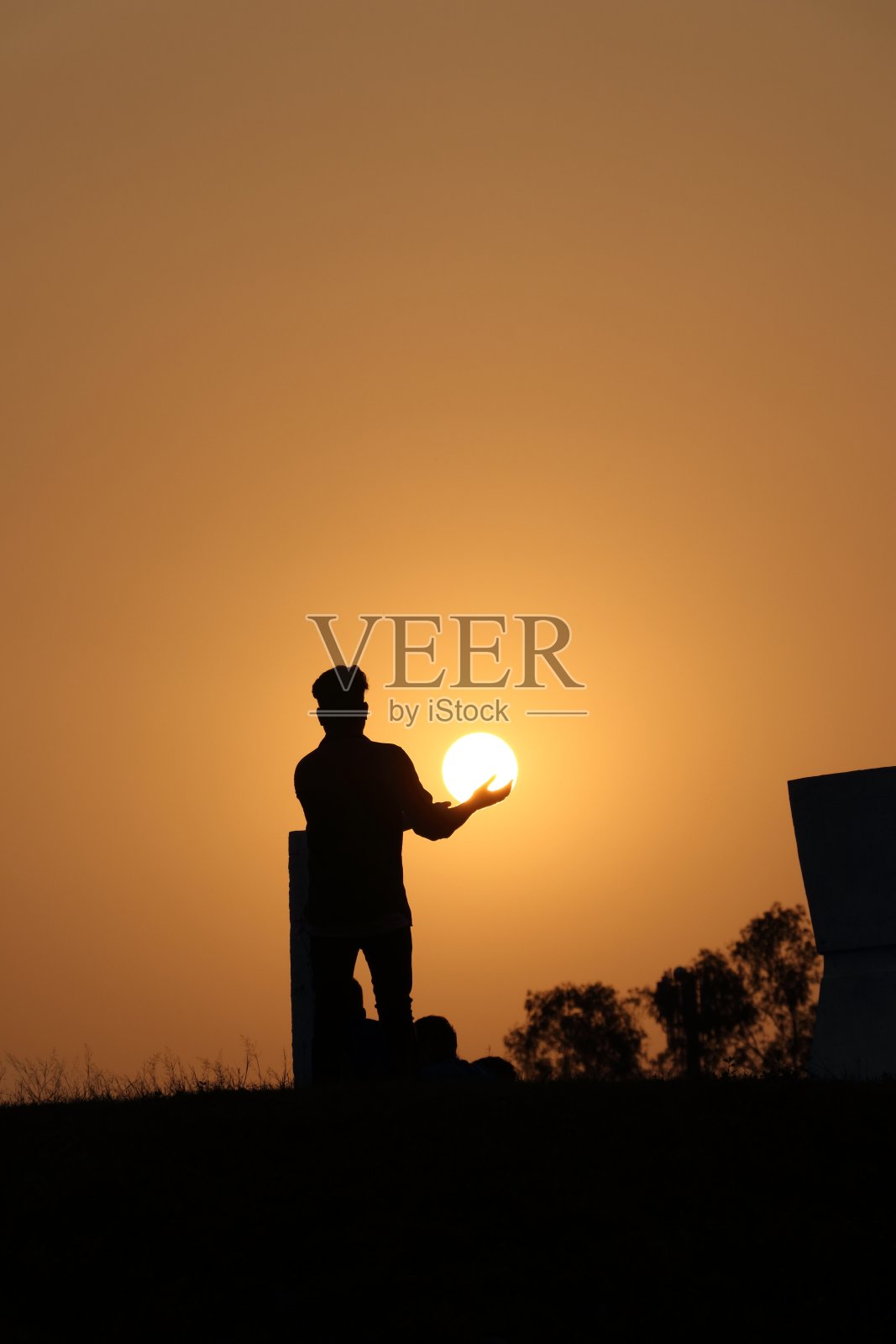 牵手的太阳照片摄影图片