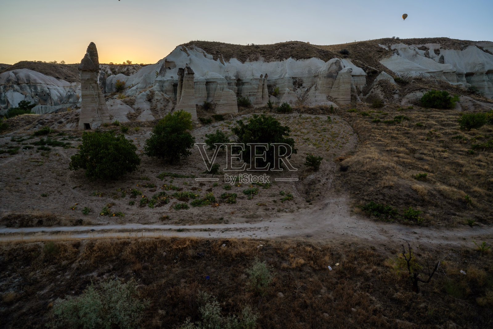 卡帕多西亚的地形有各种各样的形状,形状和颜色照片摄影图片