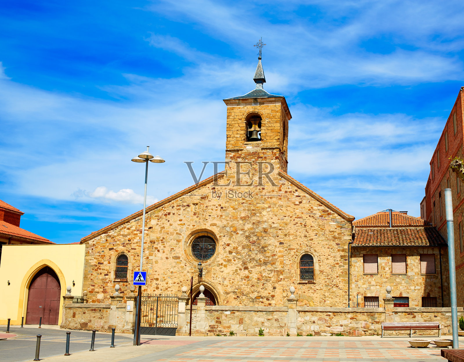 圣巴多洛姆教堂圣詹姆斯路。圣地亚哥号照片摄影图片