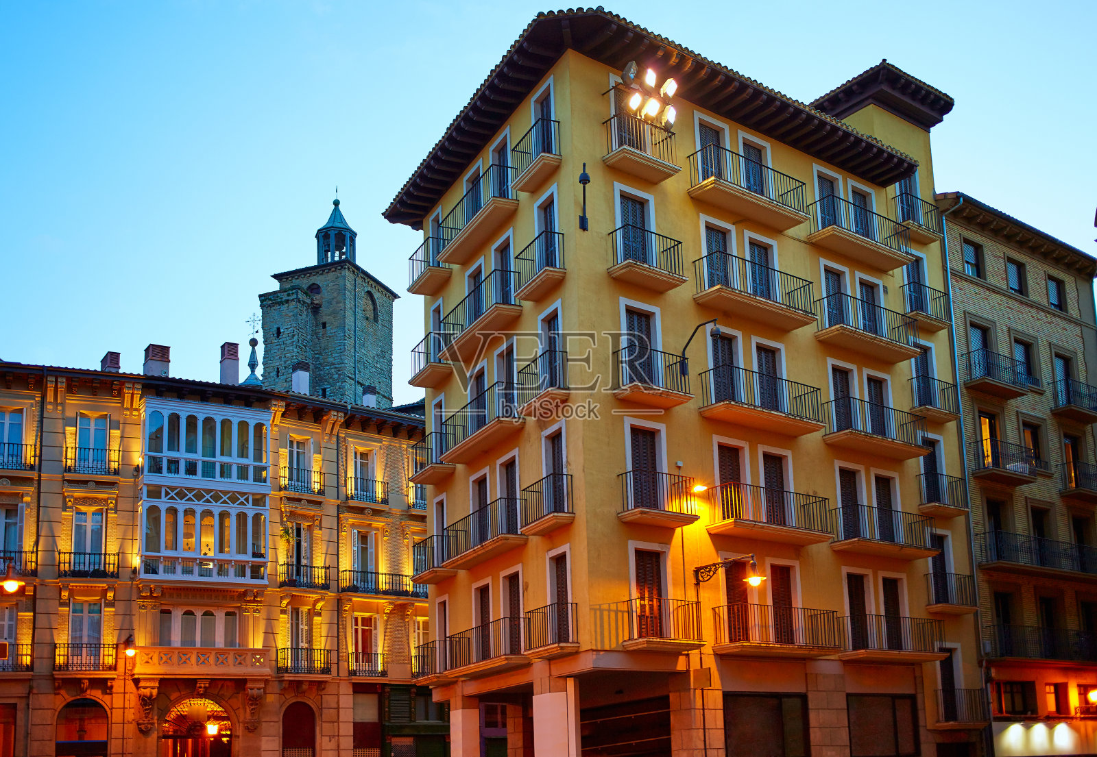 潘普洛纳市政厅广场。圣地亚哥之路照片摄影图片