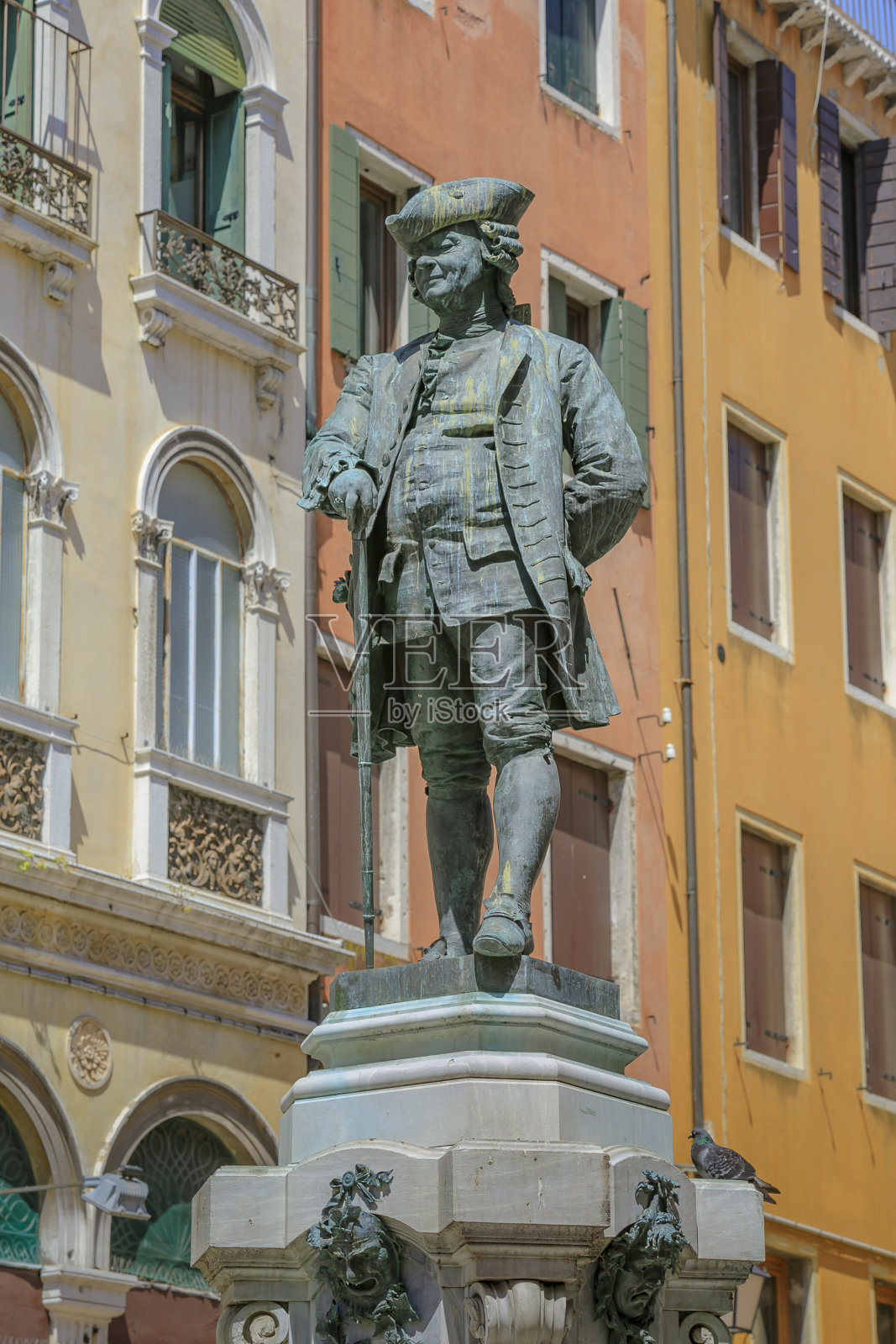 意大利威尼斯,卡洛·戈尔多尼纪念碑照片摄影图片