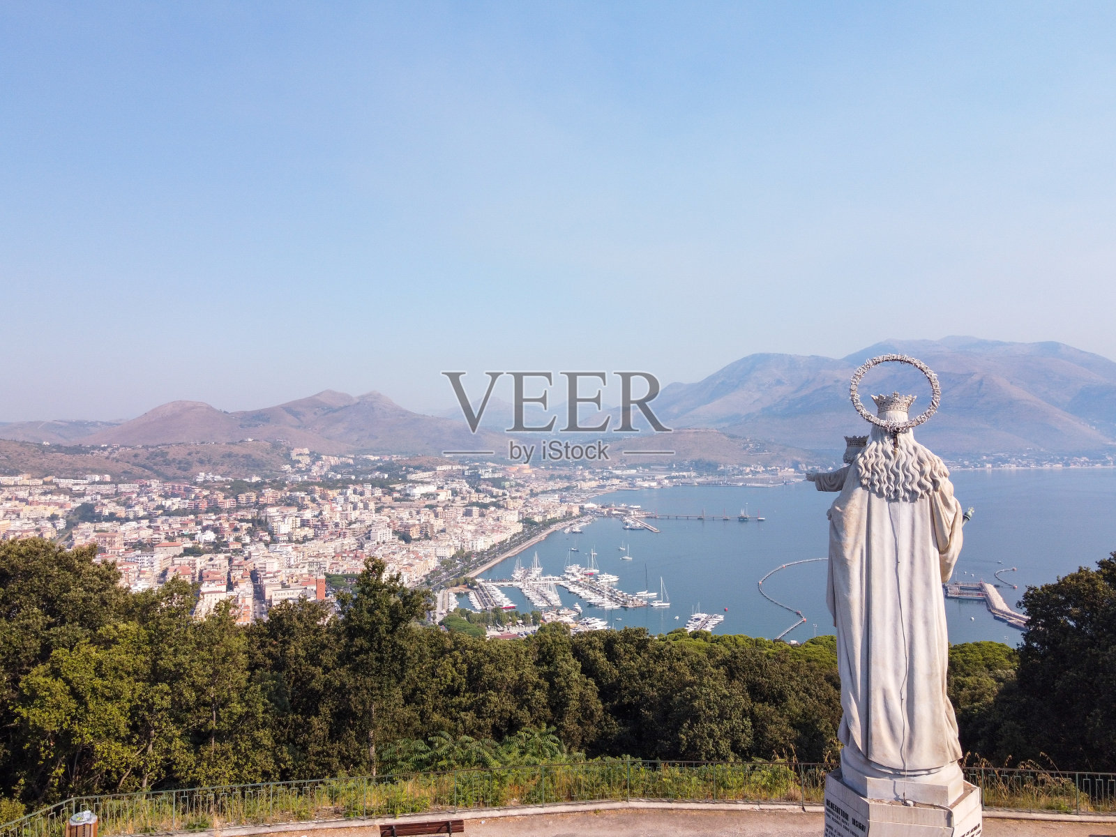 早晨在盖塔的老城区散步,盖塔是拉丁省的意大利古城照片摄影图片