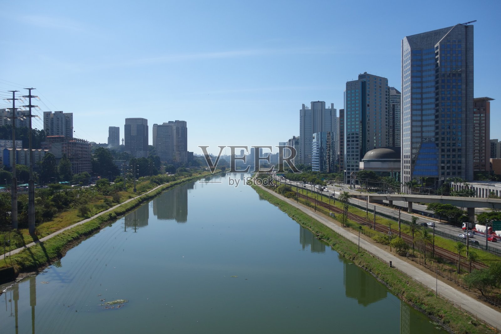 巴西圣保罗:Pinheiros大道,Tiete河,城市景观和建筑照片摄影图片