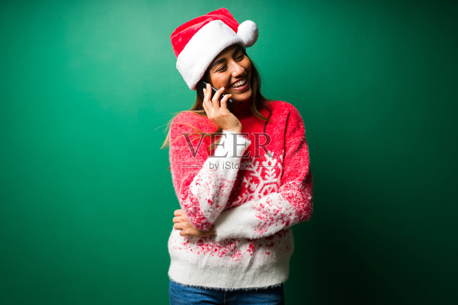 微笑的年轻女子打电话照片摄影图片