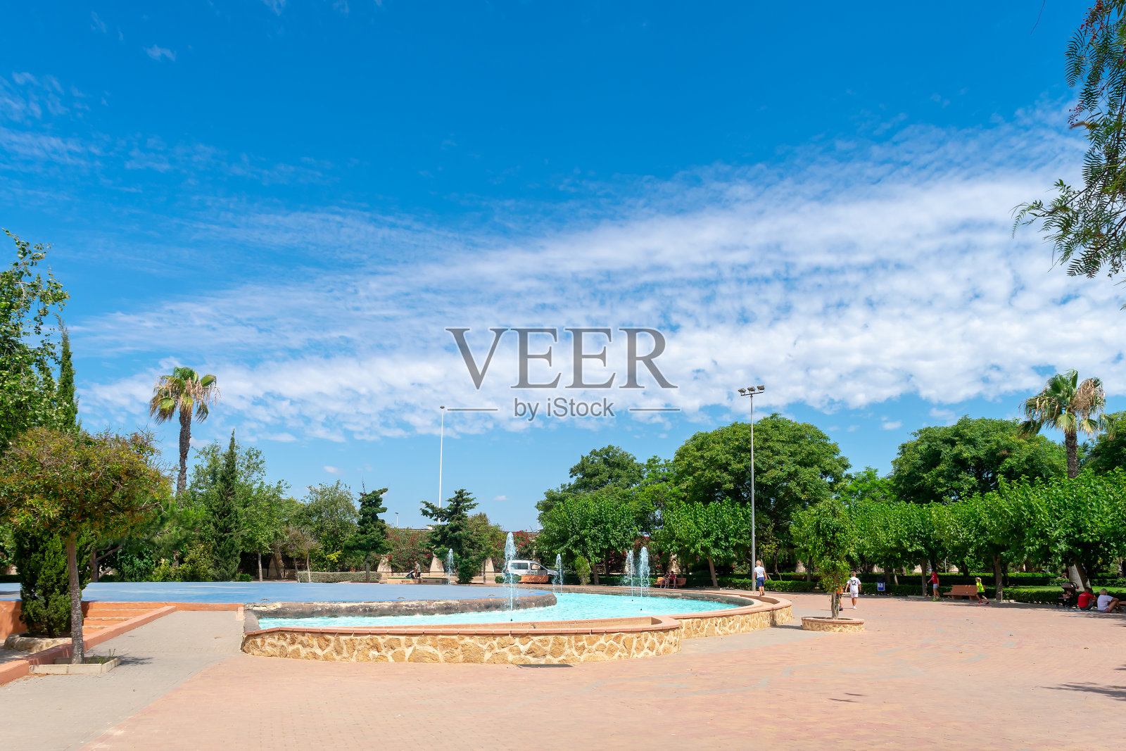 Torrevieja的国家公园花园。阿利坎特,在科斯塔布兰卡河上。西班牙欧洲。照片摄影图片