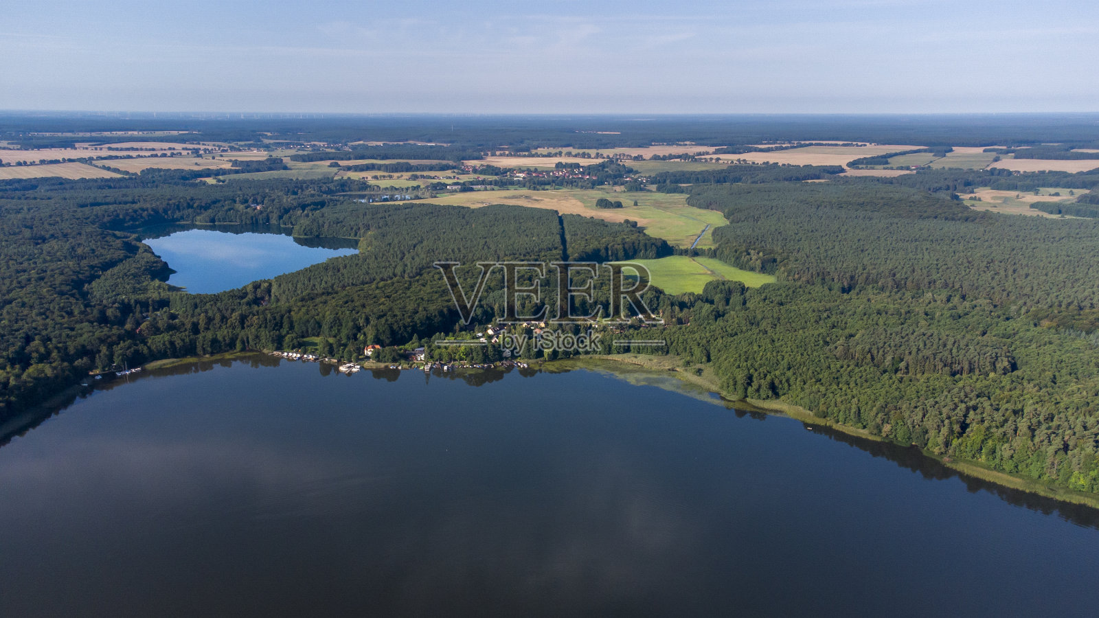 美丽的湖泊,梅克伦堡湖区-鸟瞰图照片摄影图片