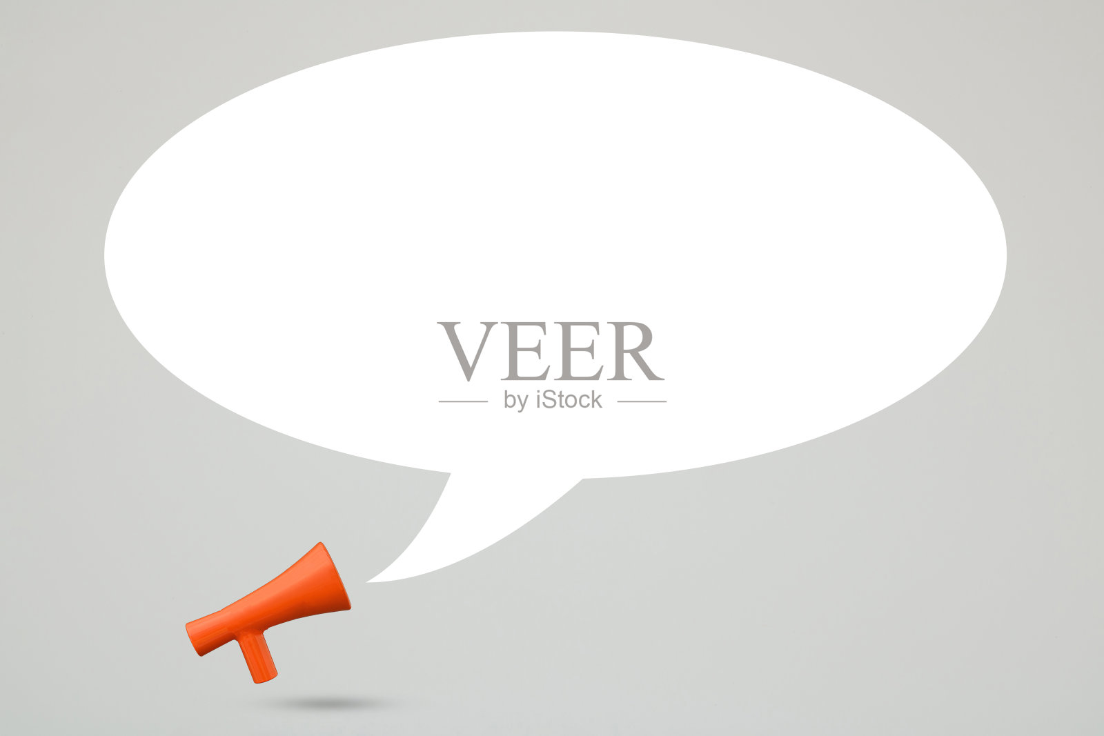 空白的白色语音气泡与红色3d扩音器图标在灰色背景。用空洞的话语气球做广告。最小横幅广告设计模板。3 d的插图背景。照片摄影图片