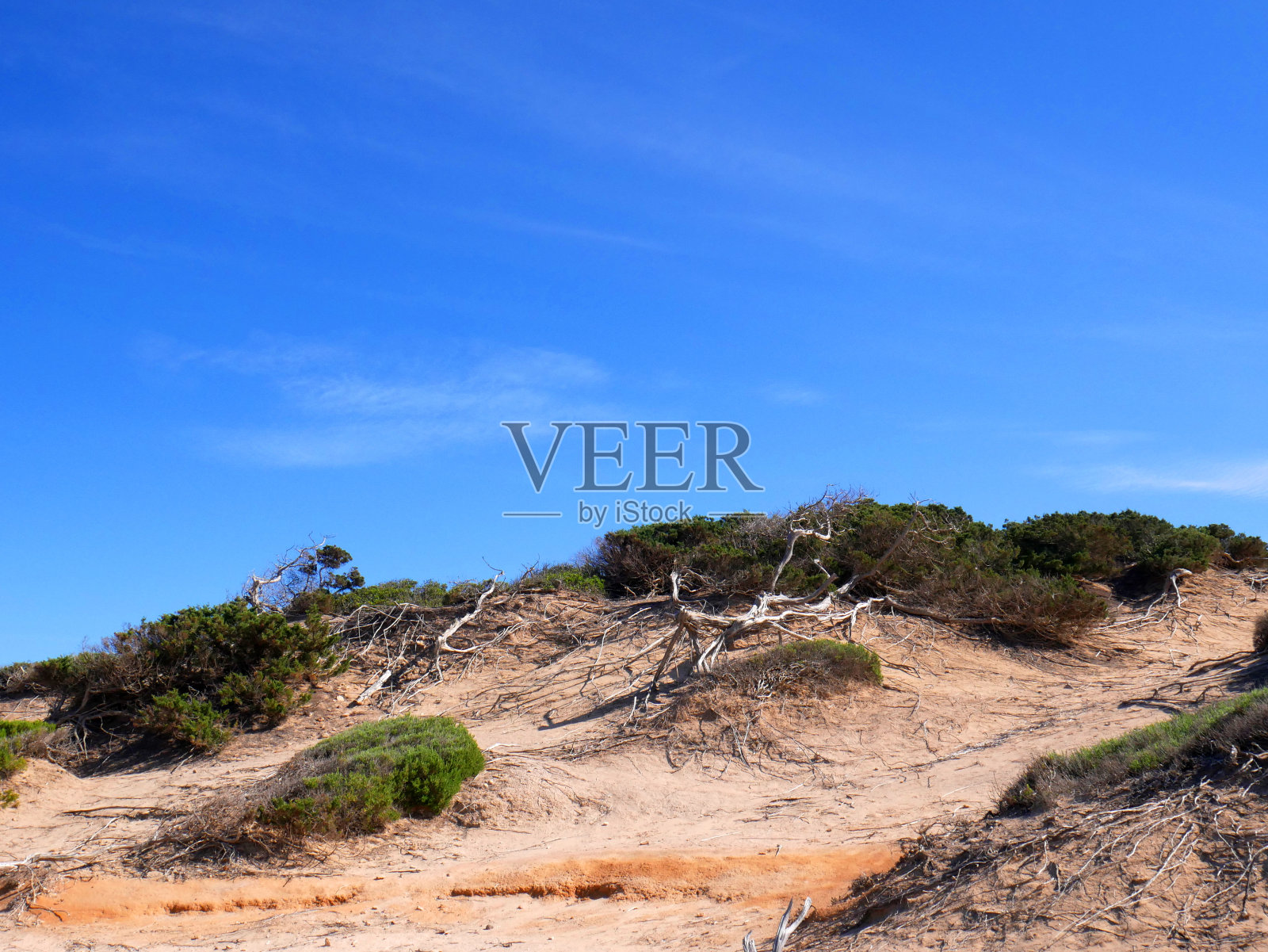 美丽的海滩、天空和岩石的全景照片摄影图片