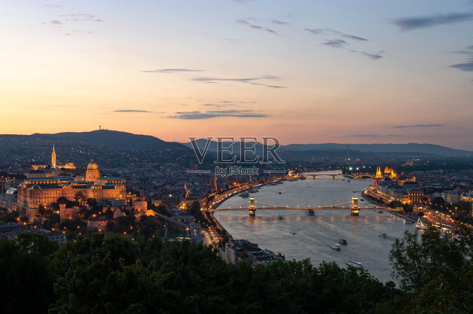 布达佩斯夜间照片摄影图片