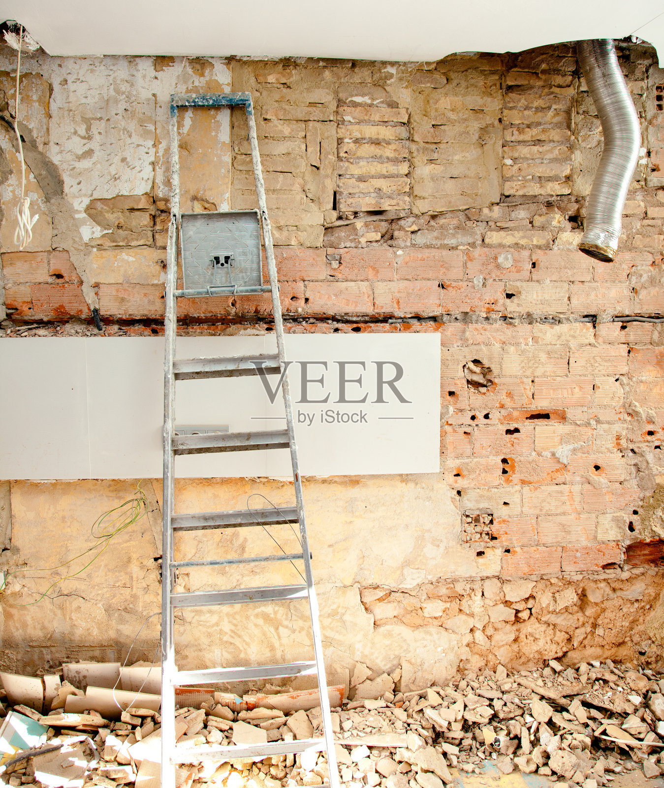 厨房内部施工拆除杂物照片摄影图片