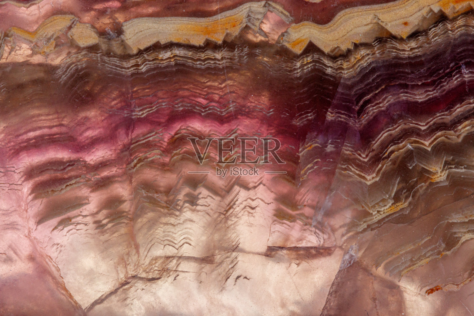 宏观矿物石萤石上的白色背景照片摄影图片