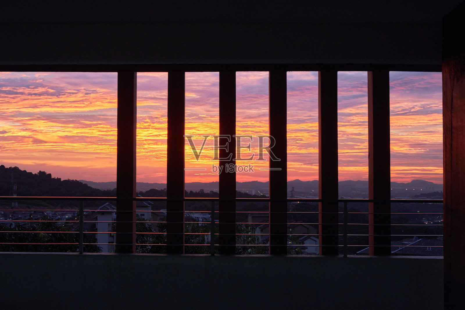 一个丰富多彩的夜晚照片摄影图片