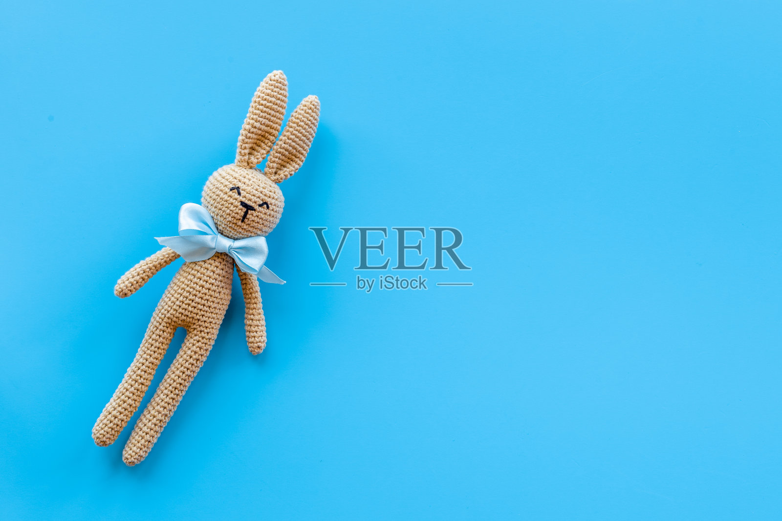 手工制作的玩具复活节兔子快乐的复活节背景照片摄影图片