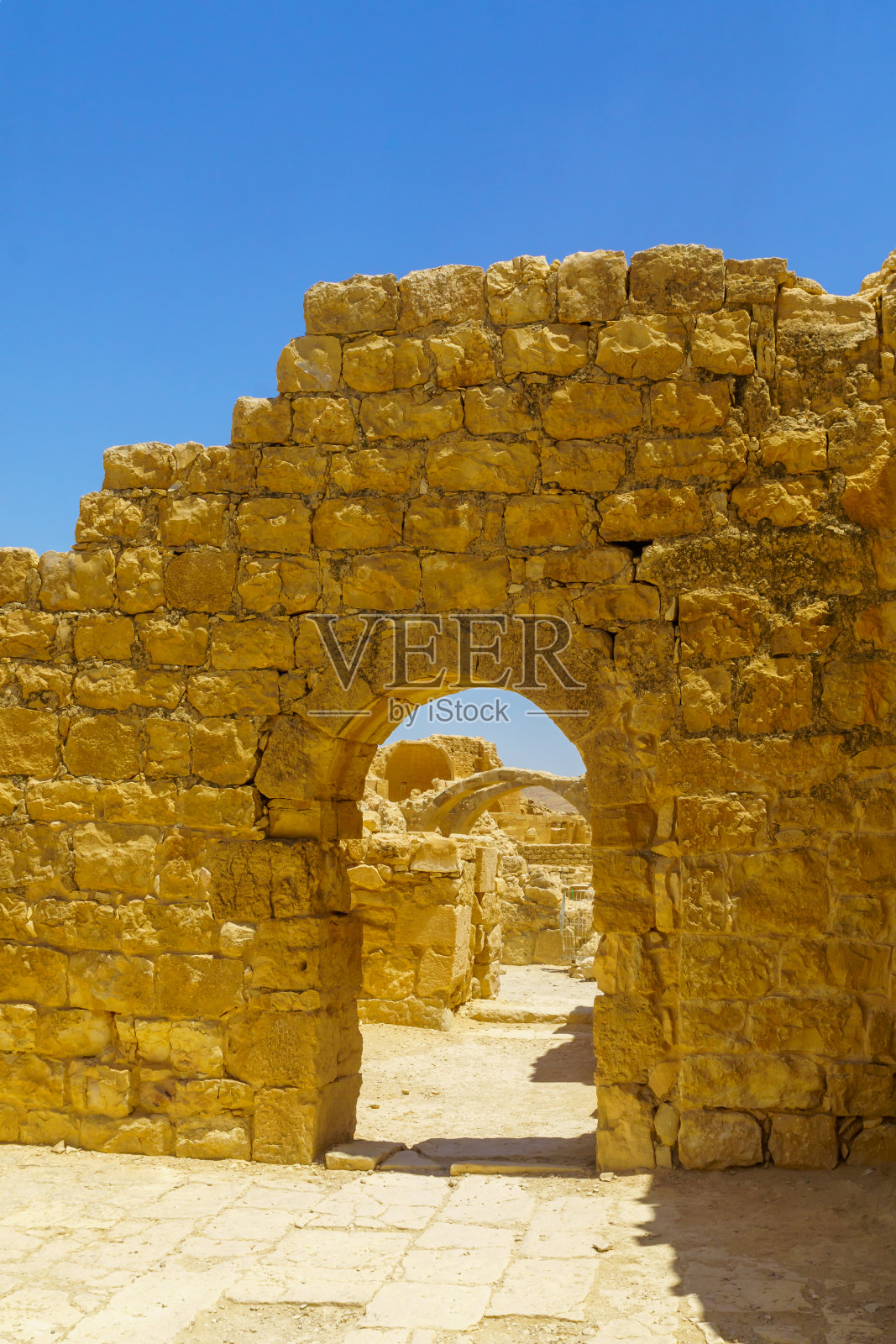 内盖夫沙漠什夫塔古城中的废墟建筑照片摄影图片