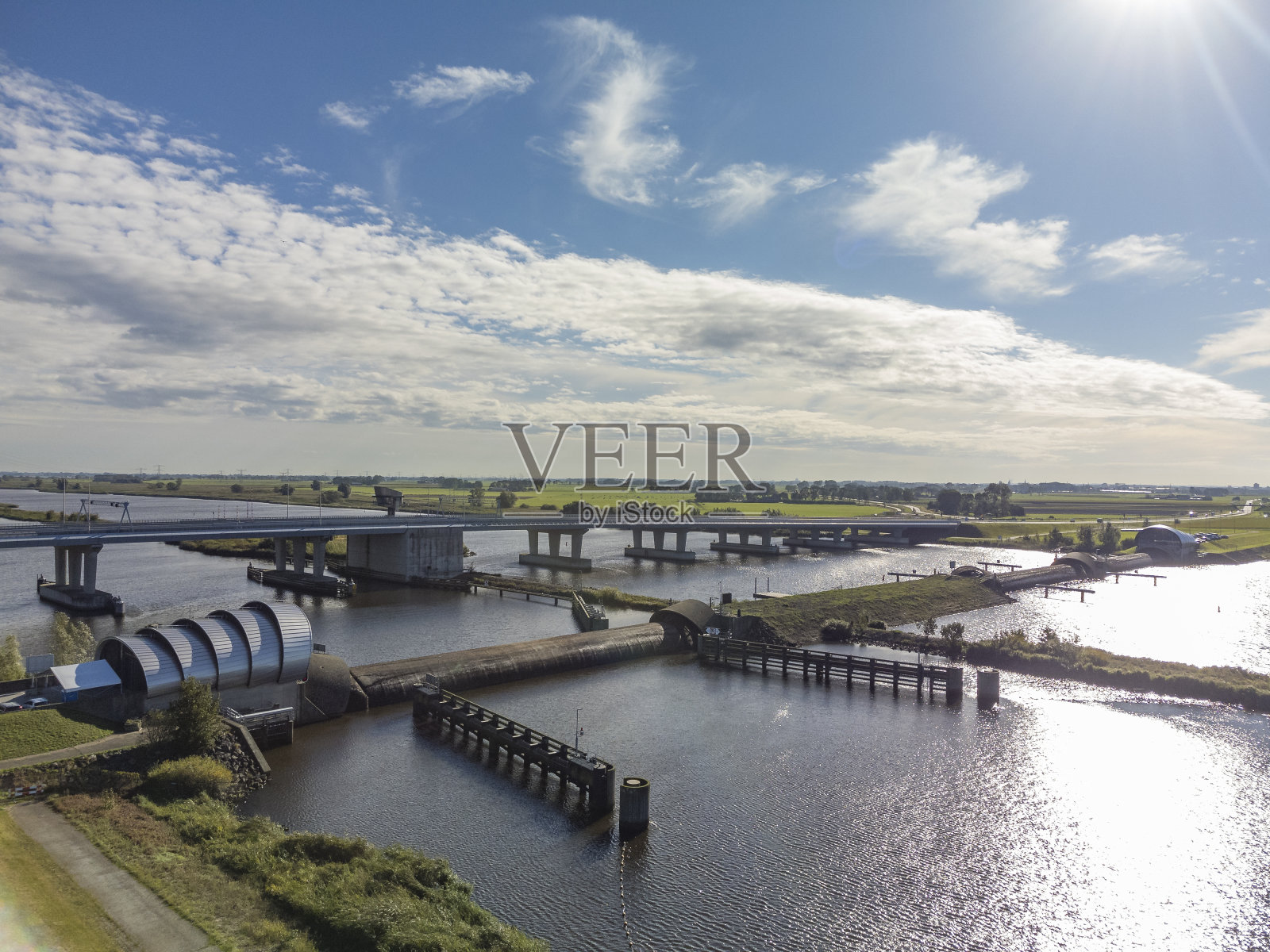 拉姆斯波尔充气橡胶坝balgstuw从上面看照片摄影图片