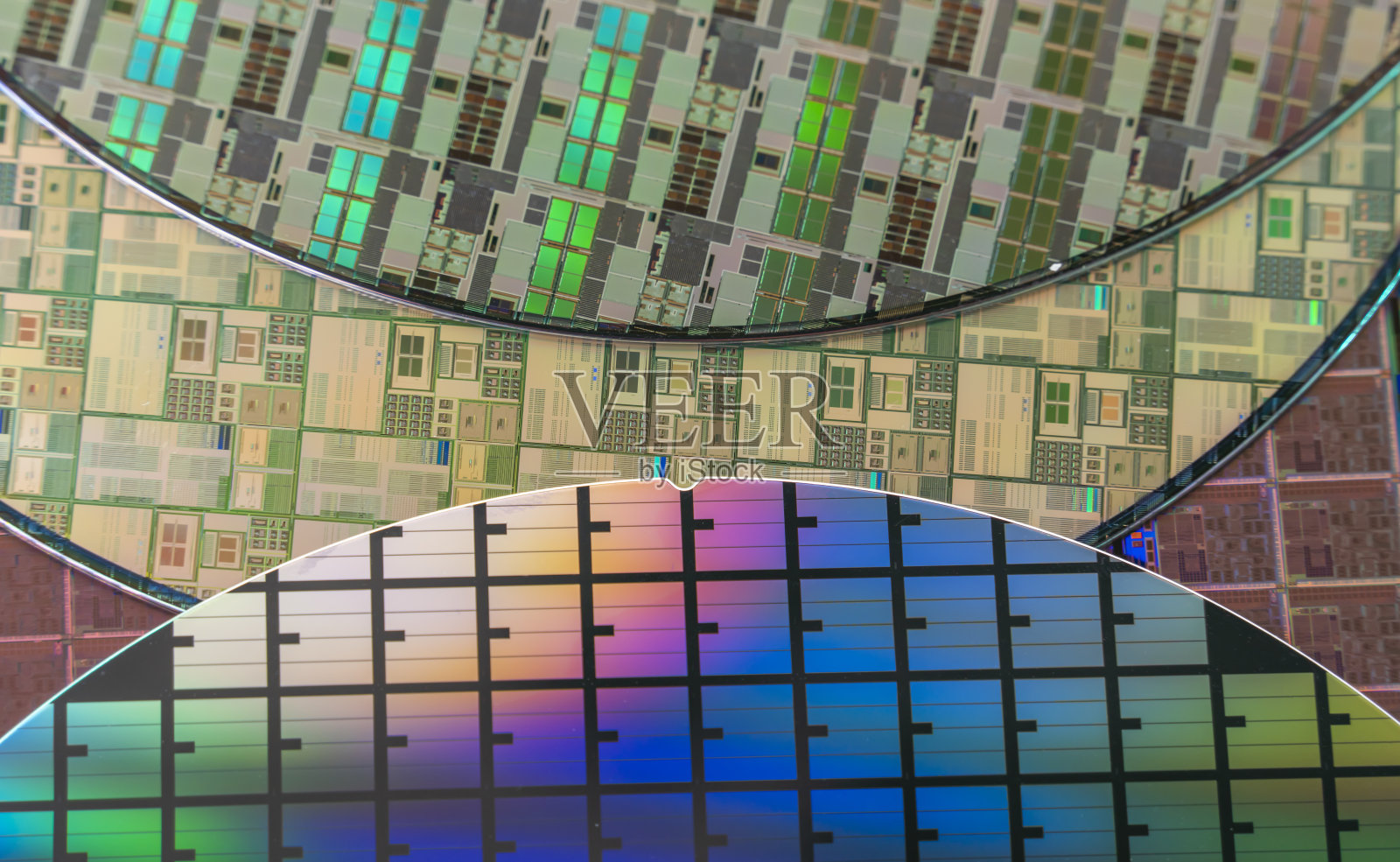 反射不同颜色的硅片。照片摄影图片