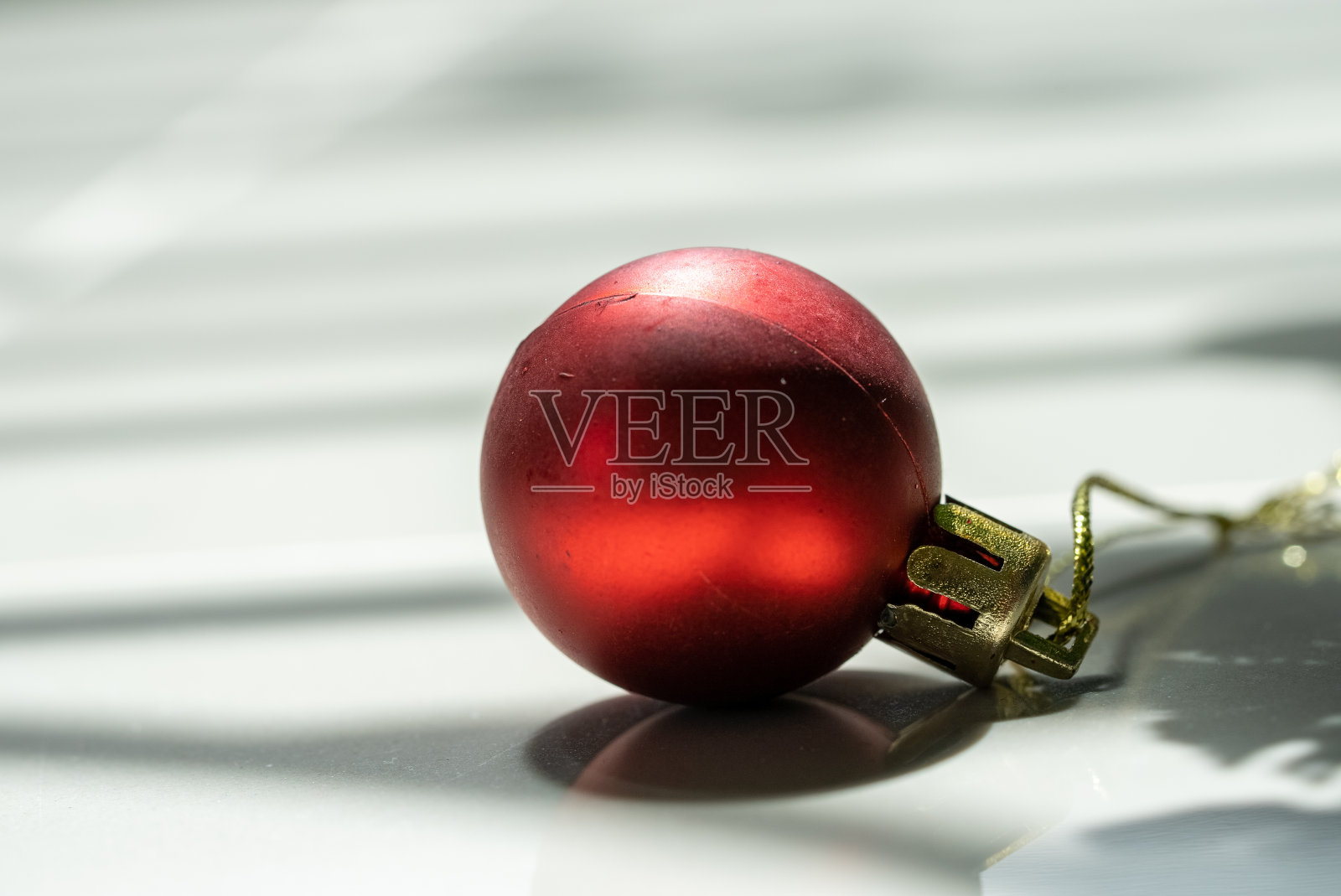 美丽的圣诞节装饰bokeh背景家庭室内与圣诞树照片摄影图片