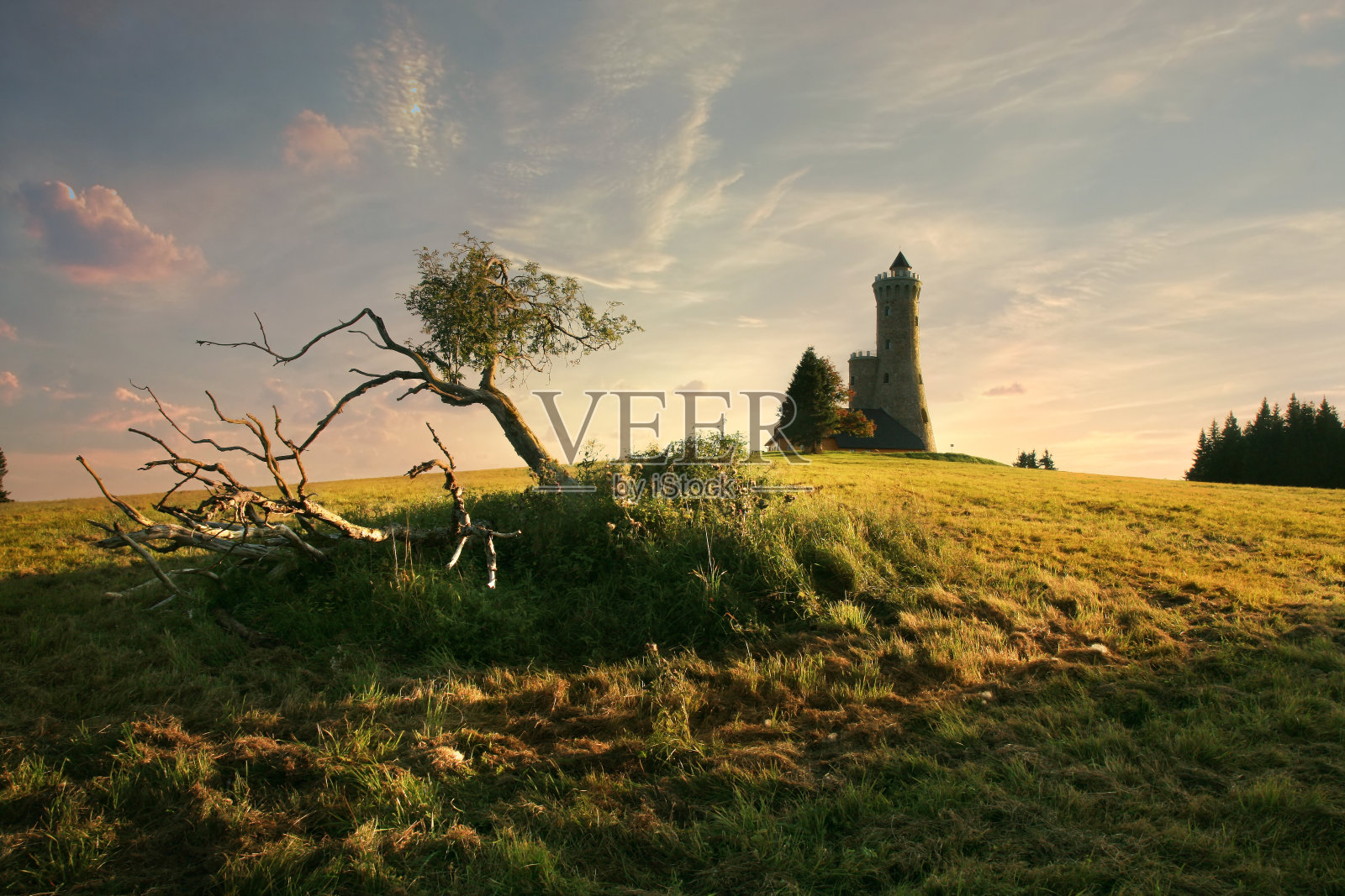 捷克共和国著名的达里米洛娃·罗兹勒纳瞭望塔。旅游景点。照片摄影图片