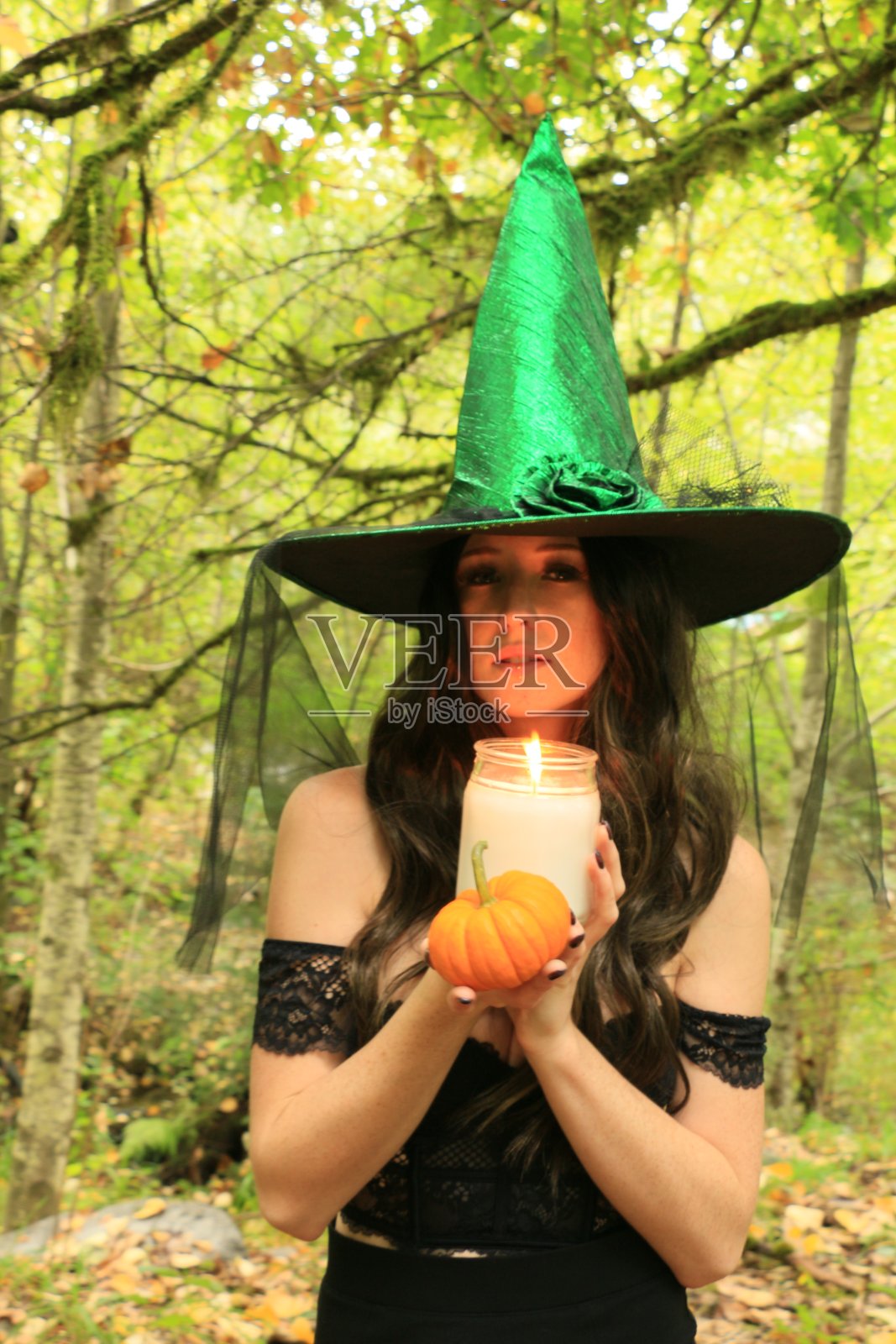 森林女巫照片摄影图片