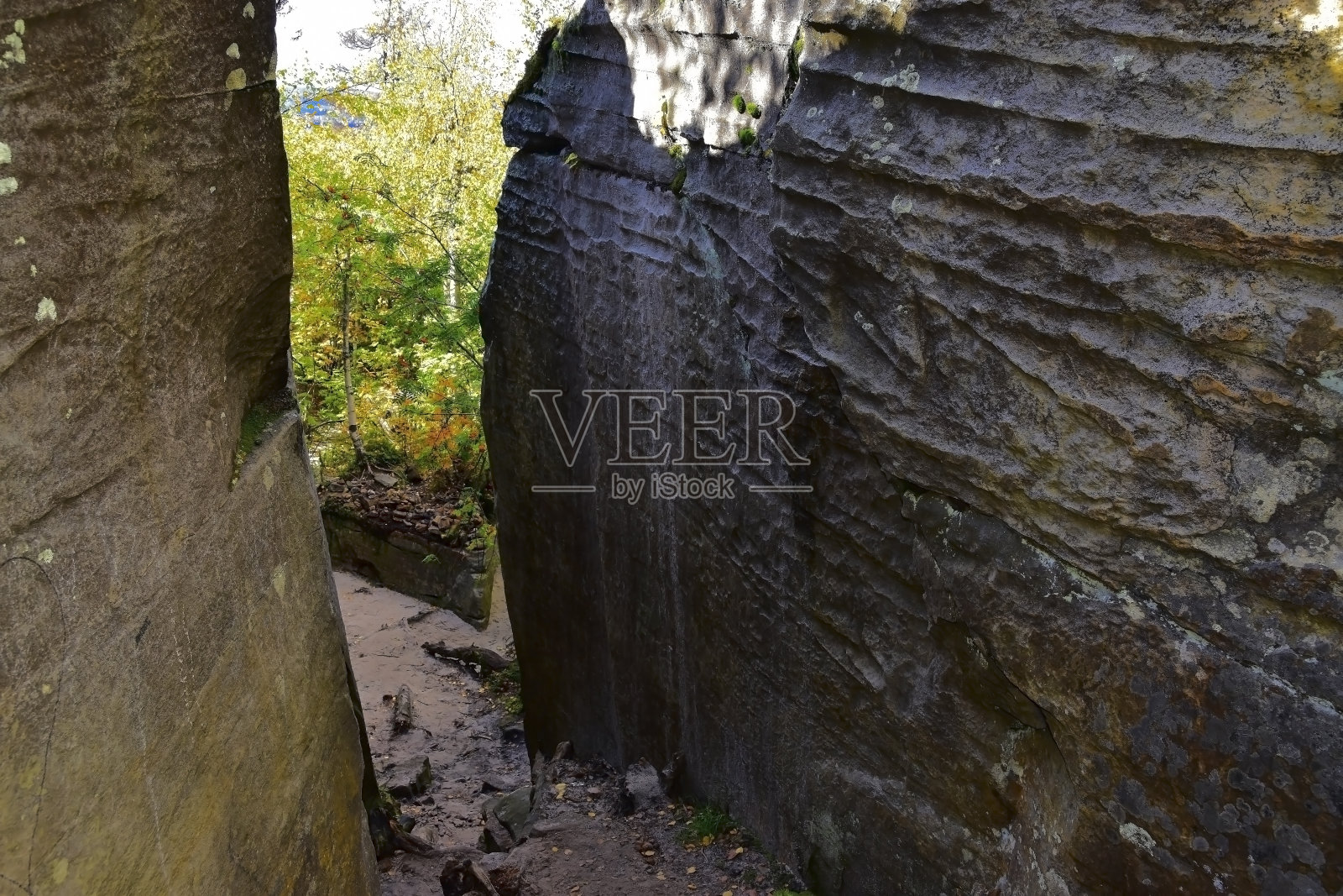 Kamenny Gorod高原陡峭的岩壁有许多直角照片摄影图片