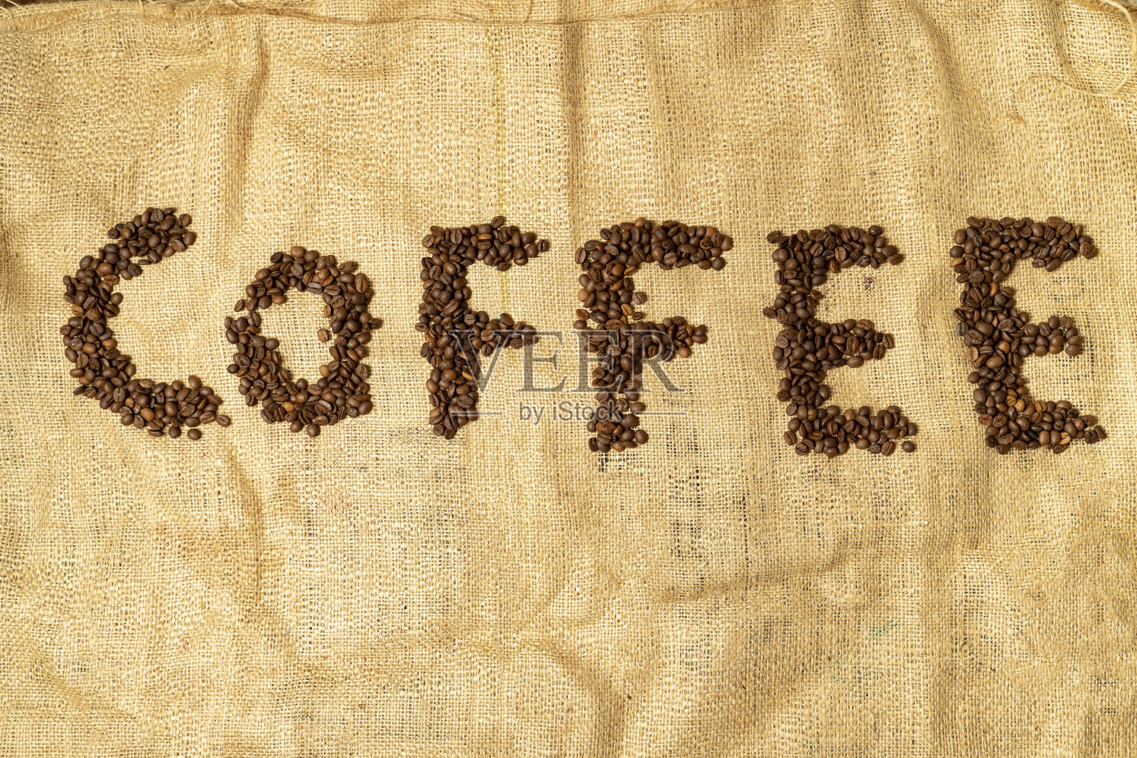 单词coffee用咖啡豆拼成照片摄影图片