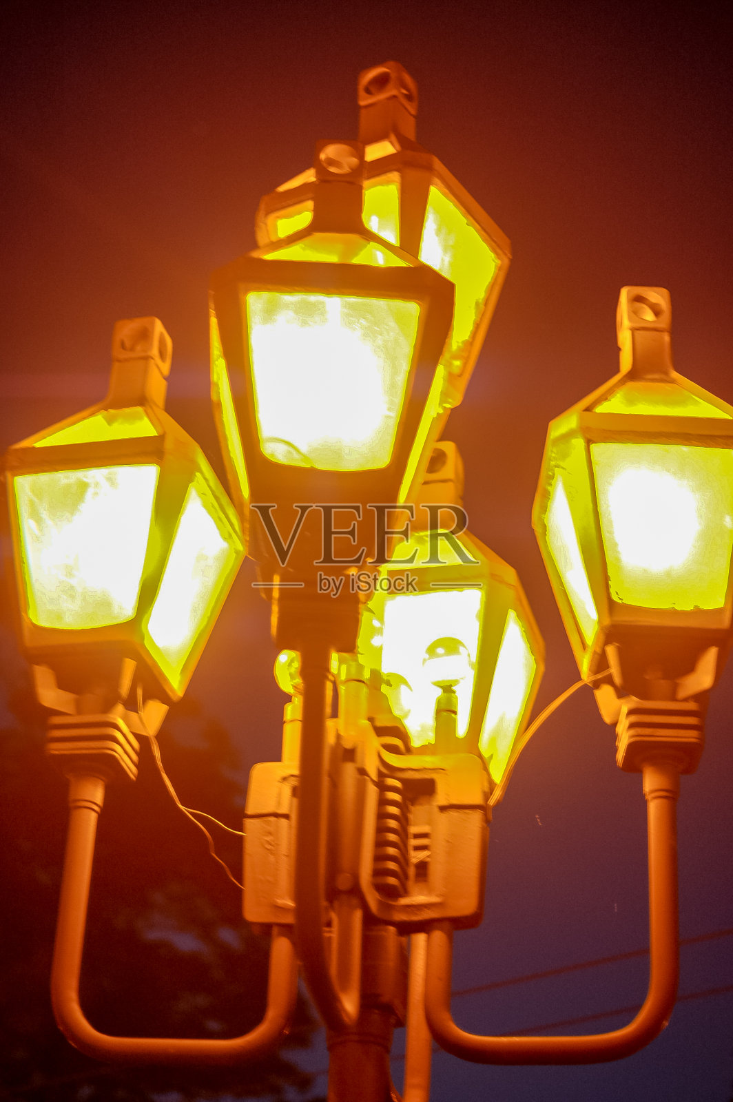 金属街头打火机特写构图照片摄影图片