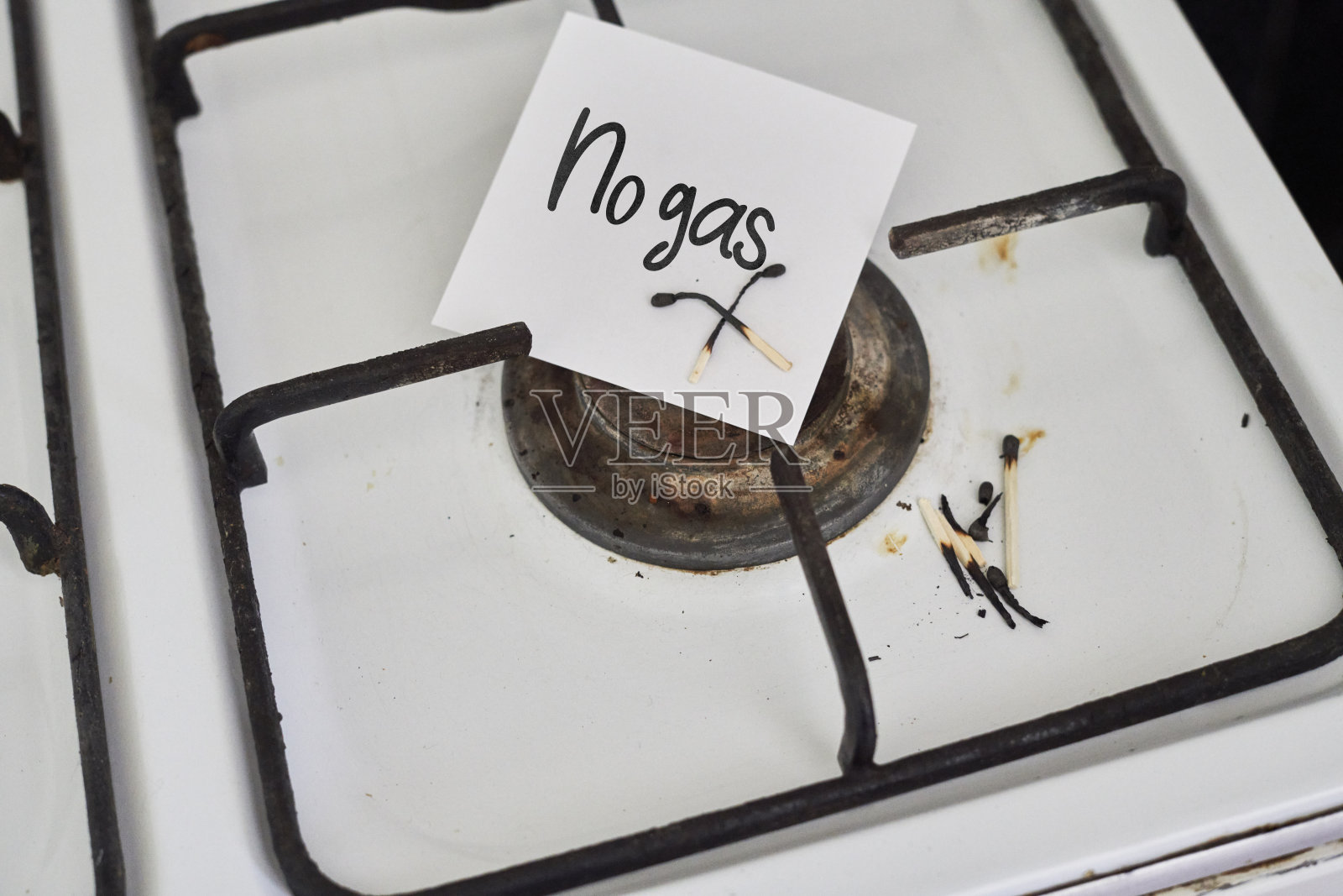 一个又旧又脏,没有煤气的煤气炉照片摄影图片