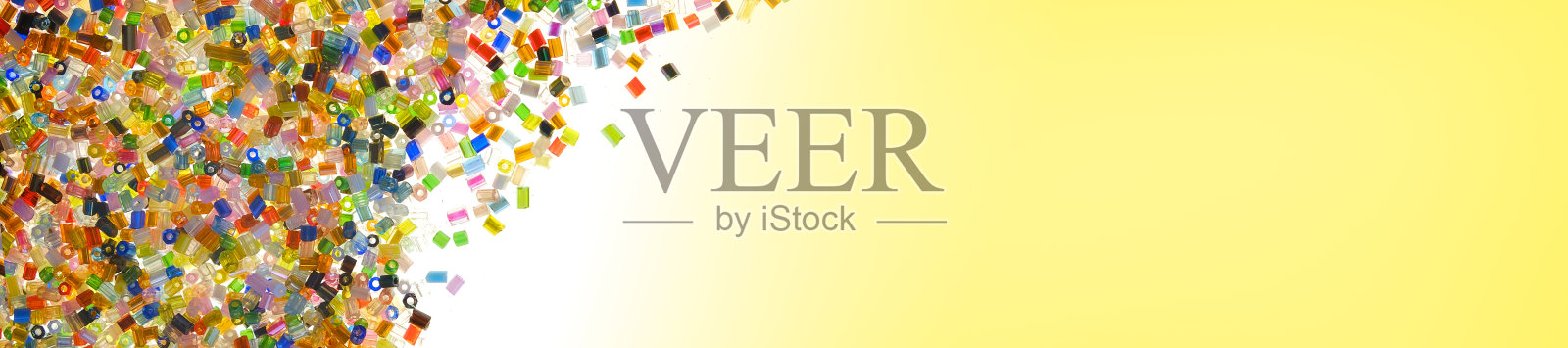 珠子旗帜。彩色珠与彩色梯度。手工艺旗帜。用珠子编织和刺绣。照片摄影图片